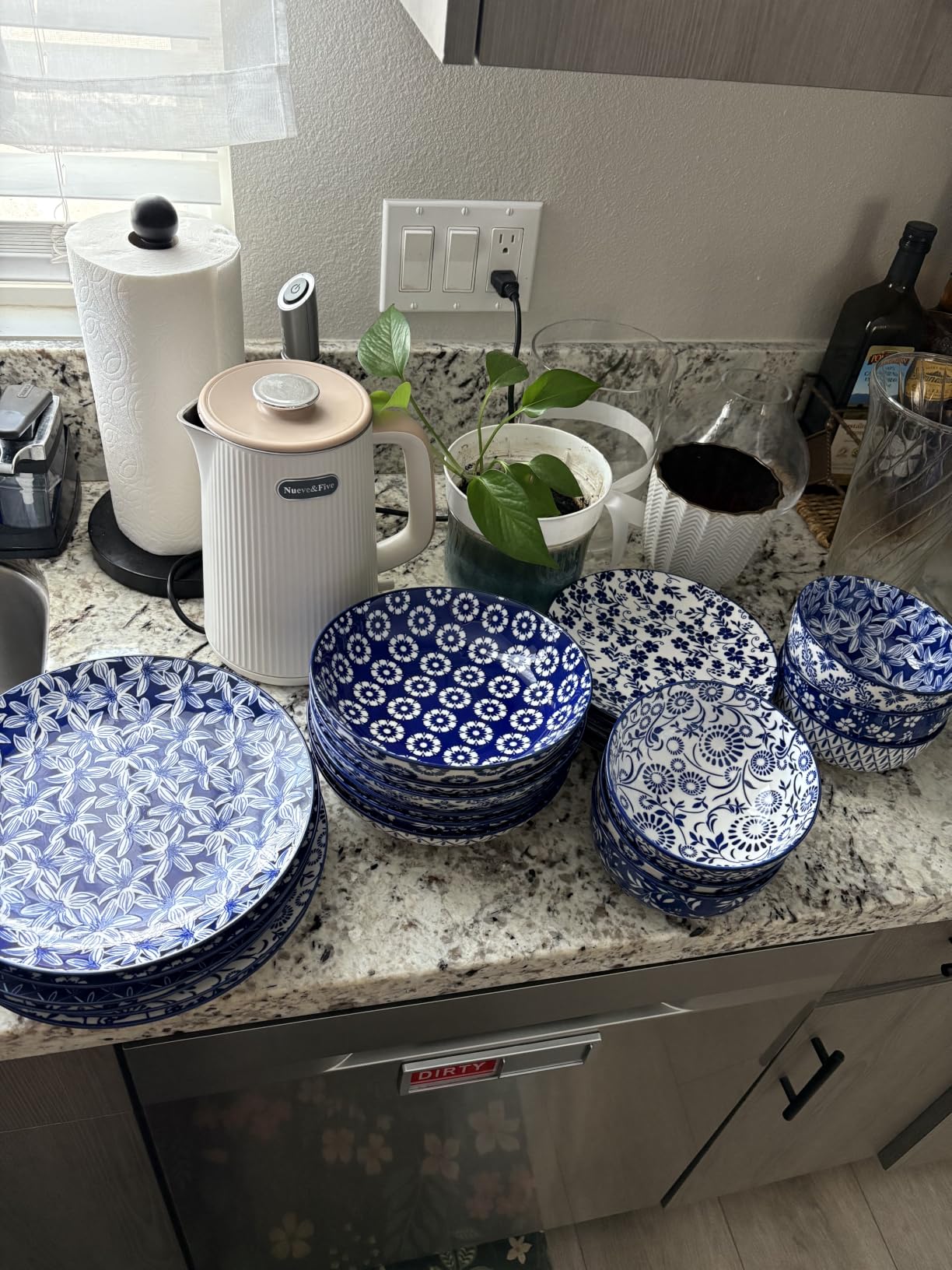 vancasso SELENE Plates and Bowls Set for 6, 24 Pieces Dinnerware Sets, Microwave and Dishwasher Safe Dishes Set, Porcelain Blue Dinnerware customer photo 2