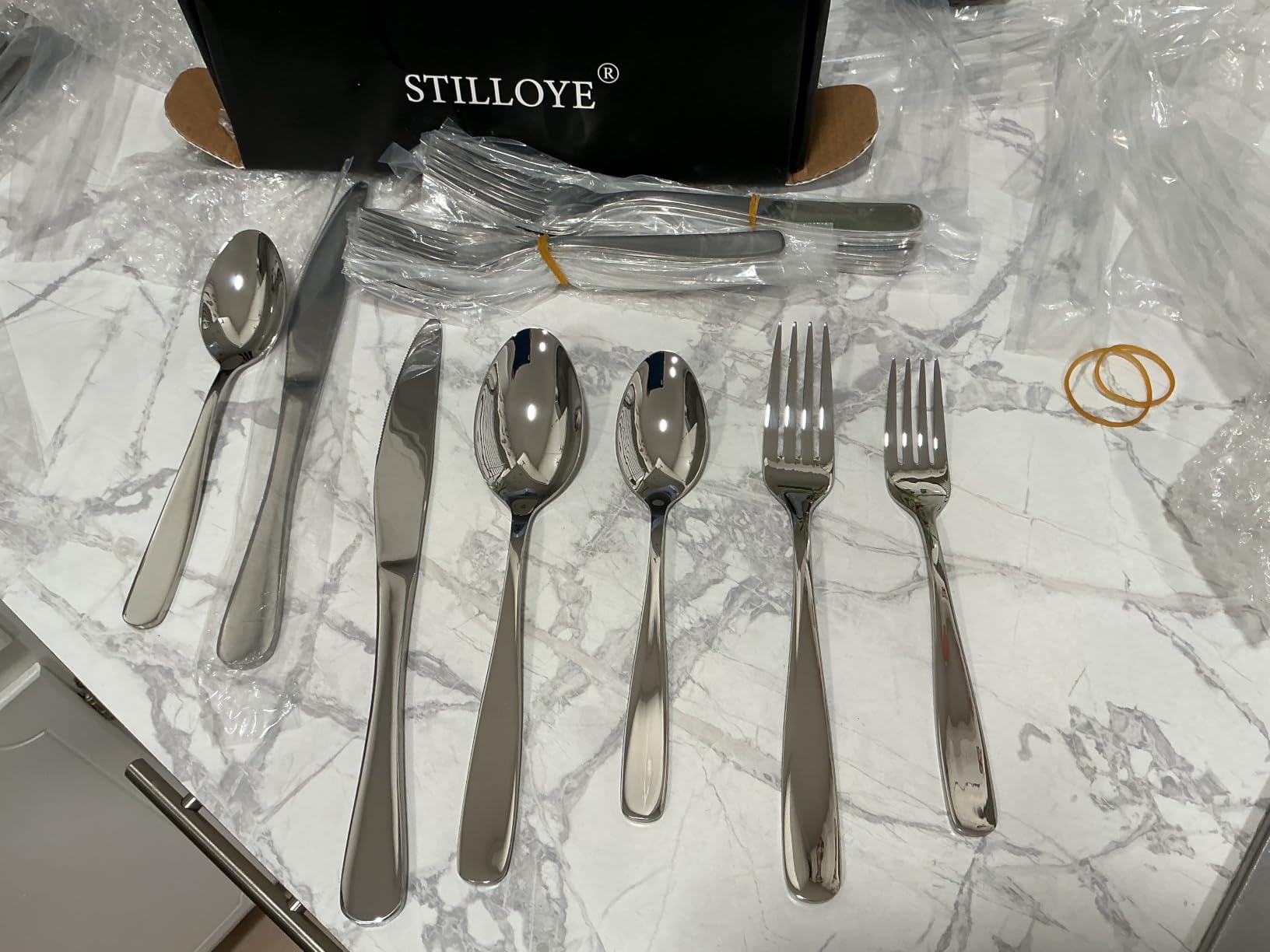 18/10 Silverware Set for 8, 40 Piece Stainless Steel Flatware Set Cutlery | Rust Proof Mirror Polished knives Forks Spoons Utensils, Dishwasher Safe for Dinner Home Kitchen, Wedding Party customer photo 1