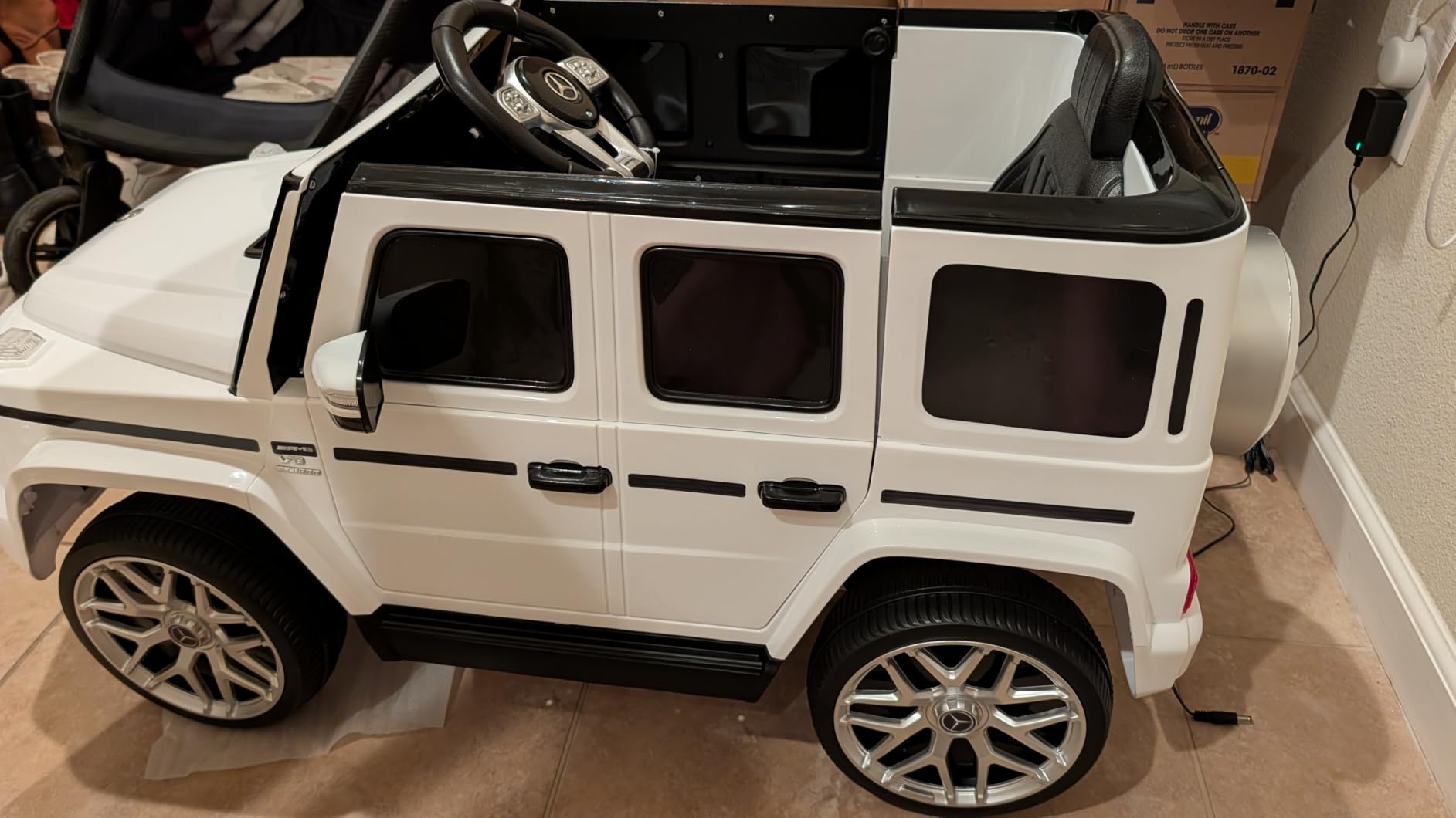 Licensed Mercedes-Benz AMG G63 Ride on Toys, Electric Car for Kids W/Parents Control, Electric Powered G Wagon Ride On Truck Toy, Low Battery Prompt, Bluetooth, Flickering Lights/LED Lights, White customer photo 2