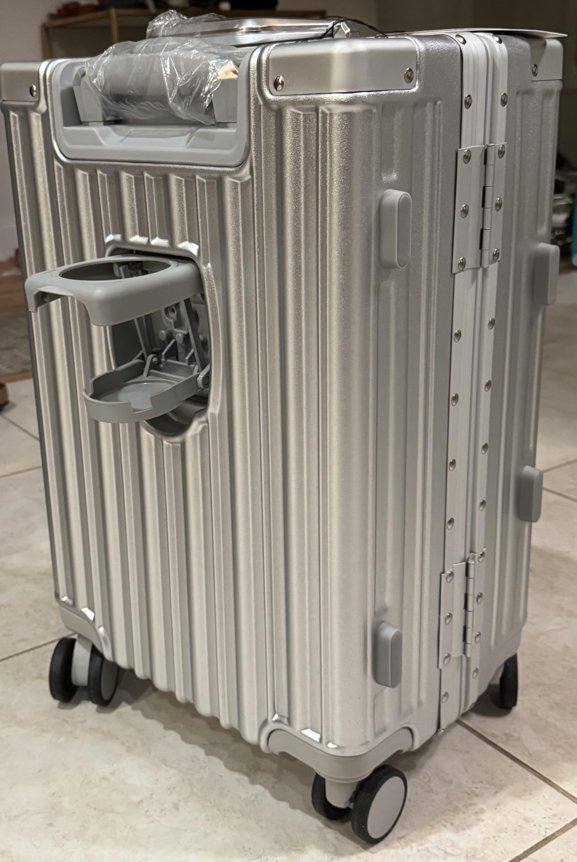 HotWay 26 Inch Aluminum Frame Luggage with Spinner Wheels, PC Hard Shell Suitcase with Cup Holder, Zipperless Luggage for Business Travel, Silver customer photo 2