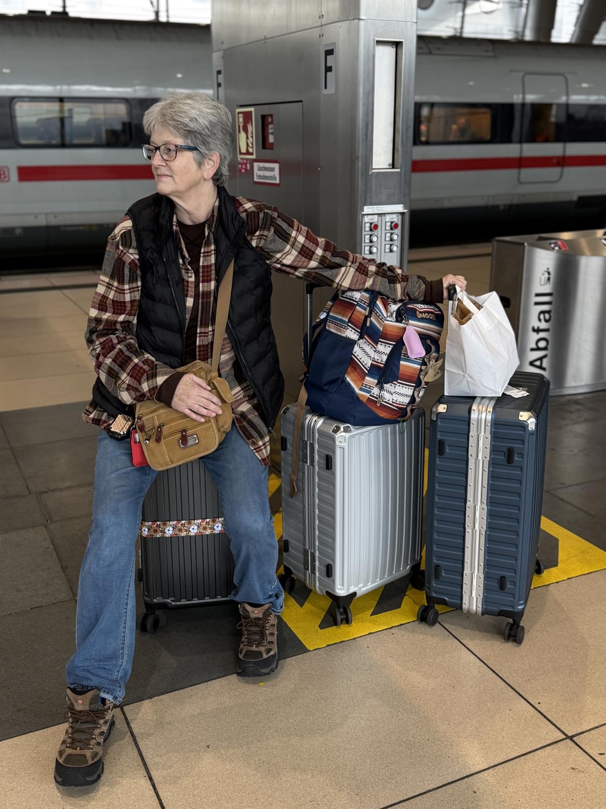 LUGGEX Checked Suitcase with Spinner Wheels, 8010S Aluminum Frame Zipperless Polycarbonate Hard Shell Suitcase (ZX-Core, Black, 30 Inch) customer photo 2