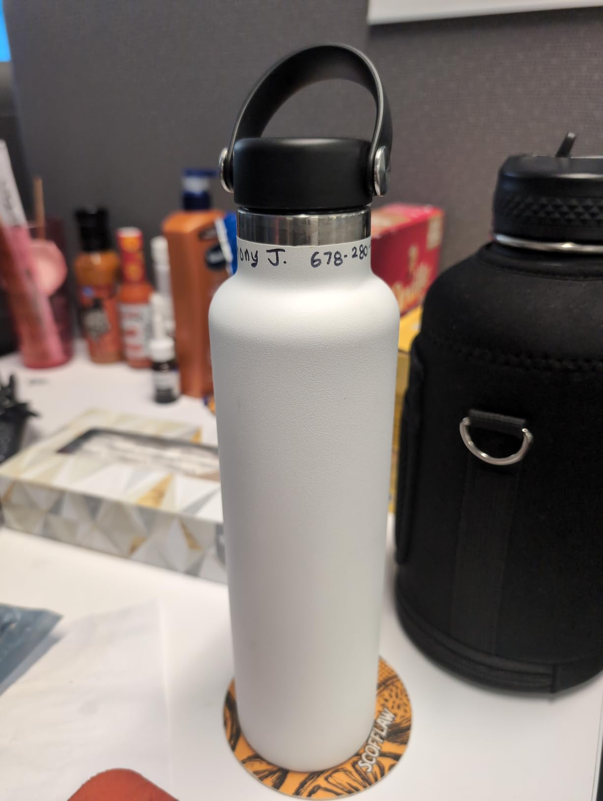 Hydro Flask Water Bottle - Insulated Stainless Steel - Non Spill, Leakproof in 21 Oz Tonal Black customer photo 2