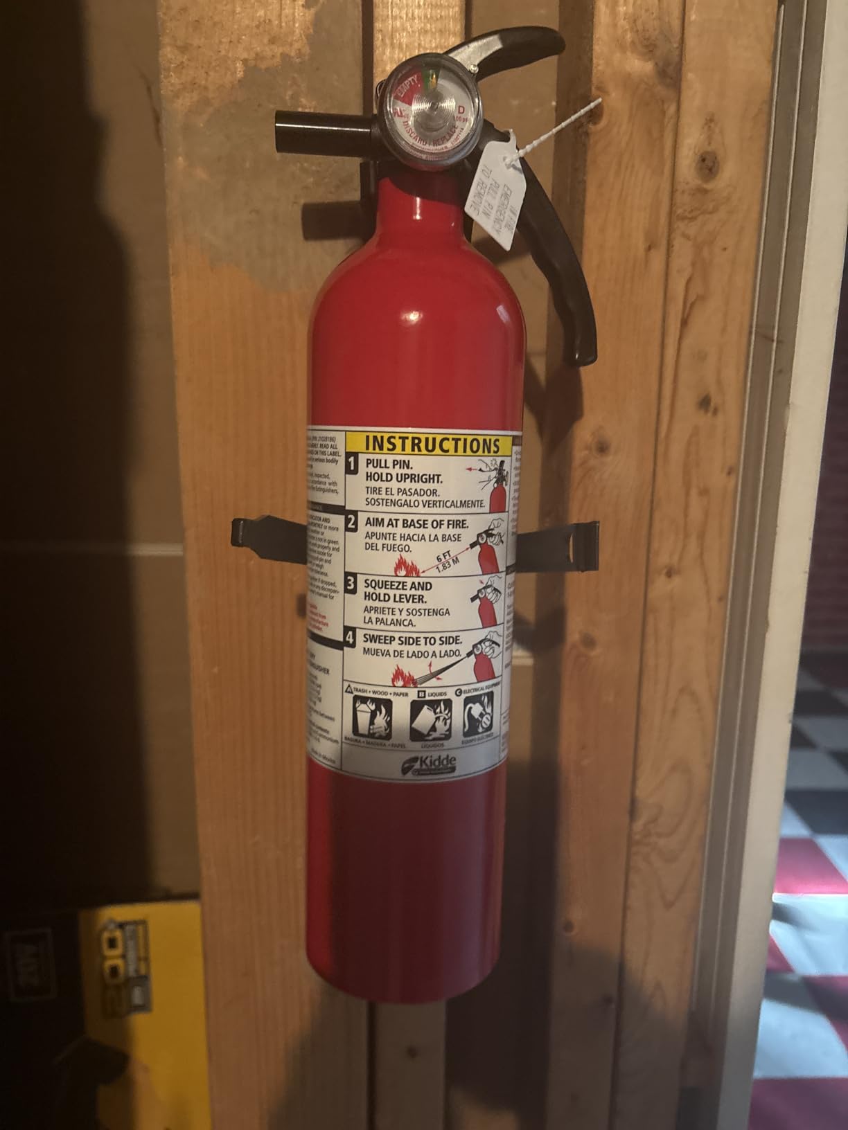 Kidde Basic 110 Fire Extinguisher for Home, 1-A:10-B:C, FA110G, 1 Pack | Residential Multi-Purpose Extinguisher for Small Common Household Fires, 2.5 lb. Dry Chemical customer photo 2