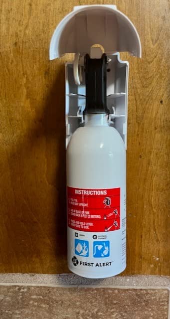 First Alert Fire Extinguisher, Standard Kitchen Use | KITCHEN5 UL RATED 5-B:C, White 1-Pack customer photo 1