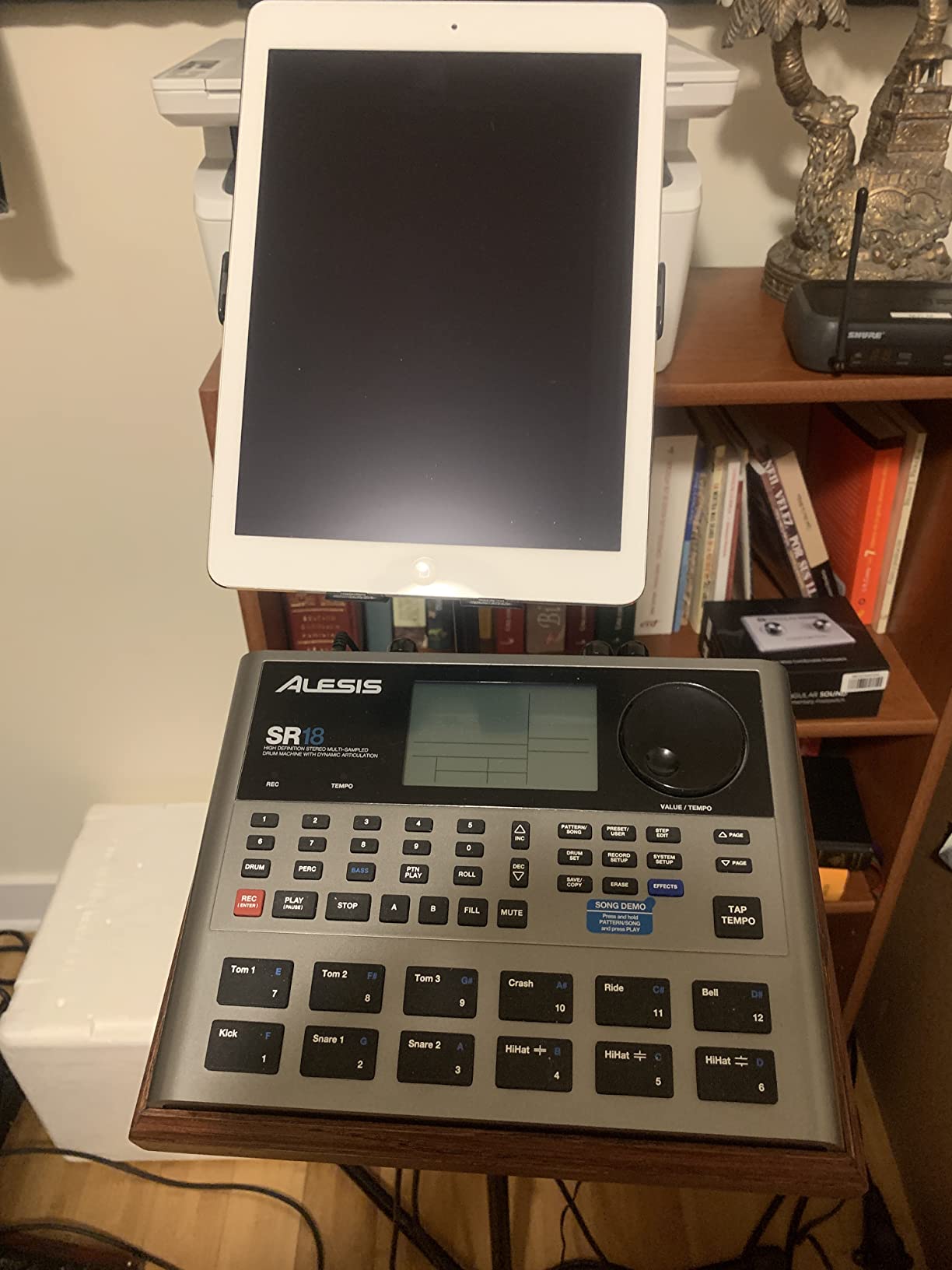 Alesis SR-16 Standalone Drum Machine | 200+ Sounds, 50 Drum Kits, Midi I/O, Stereo Outputs, In-Built Effects and Processors for Songwriters and Live Performers customer photo 1