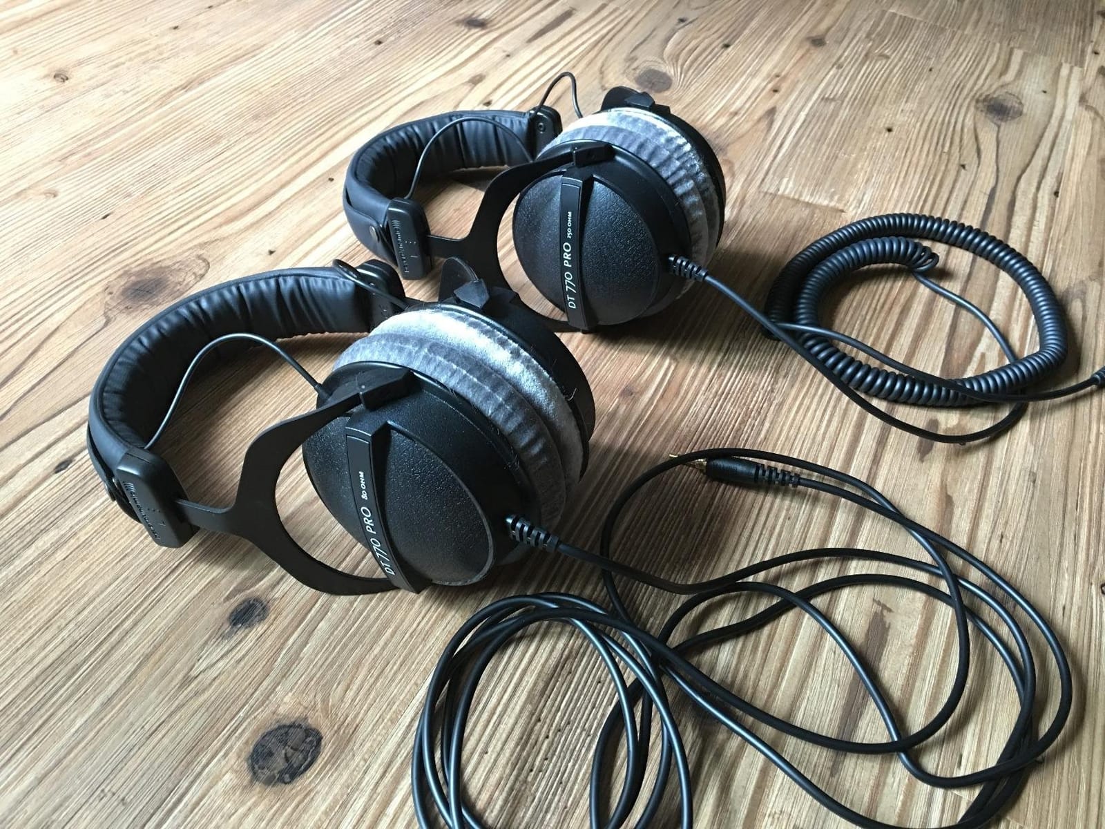 beyerdynamic DT 770 PRO 80 Ohm Over-Ear Studio Headphones in Gray. Enclosed Design, Wired for Professional Recording and Monitoring customer photo 2