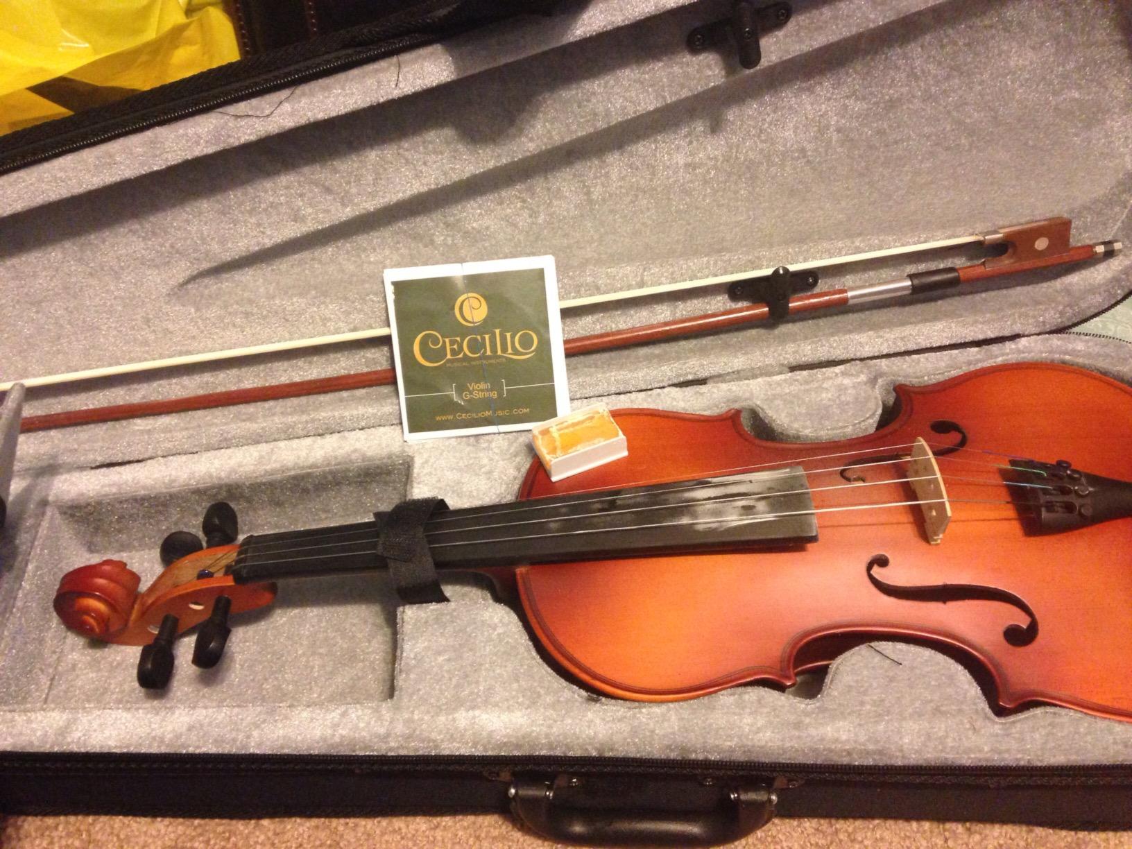 Mendini by Cecilio Violin 4/4 Full Size Kit for Beginners - Hand-Carved Acoustic Solid Wood Violin Set with Hard Case, Bow, Rosin, Shoulder Rest, Bridge, and Extra Strings customer photo 1