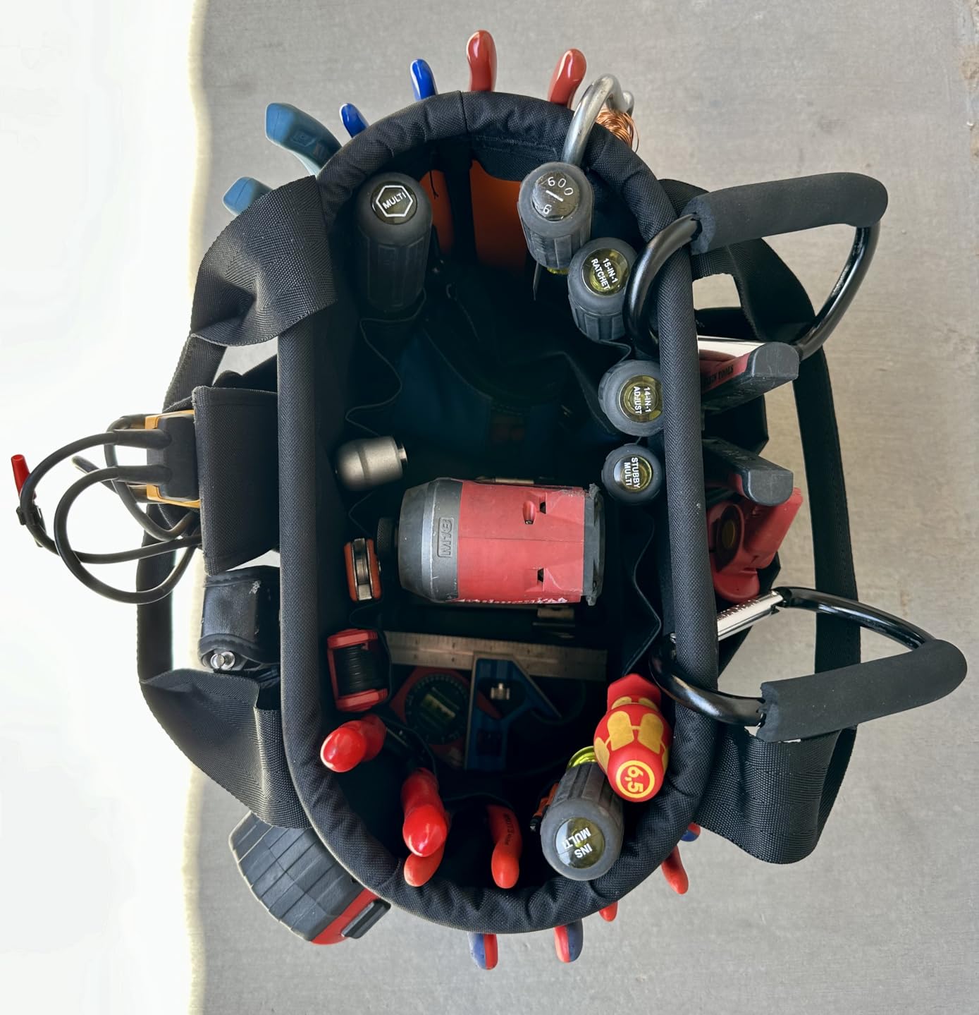 Klein Tools 5144BHB14OS Hard-Body Bucket, Aerial Oval Tool Bucket with Drain Holes, 29 Pockets customer photo 2