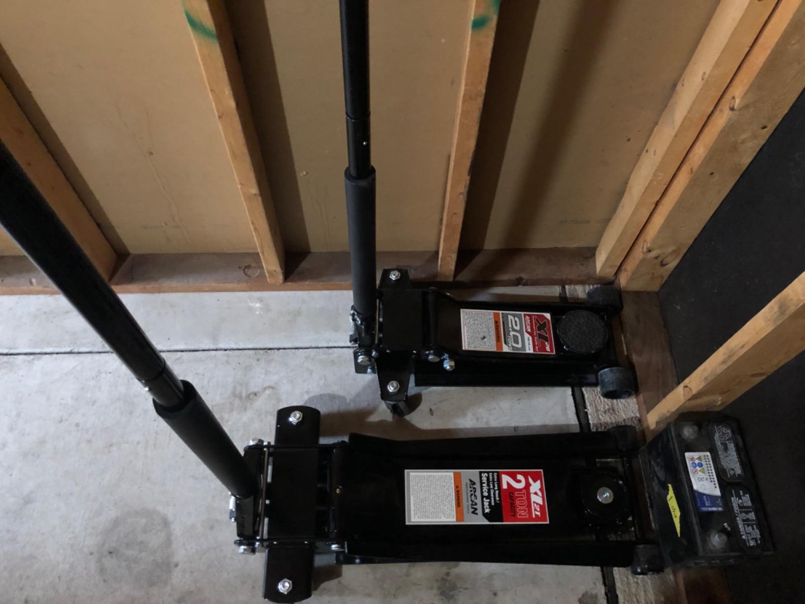 ARCAN 2-Ton (4,000 lb.) Steel Extra Long Reach Low Profile Floor Jack, 2.75 in. to 24 in. Lift Range, Model A20016 customer photo 2
