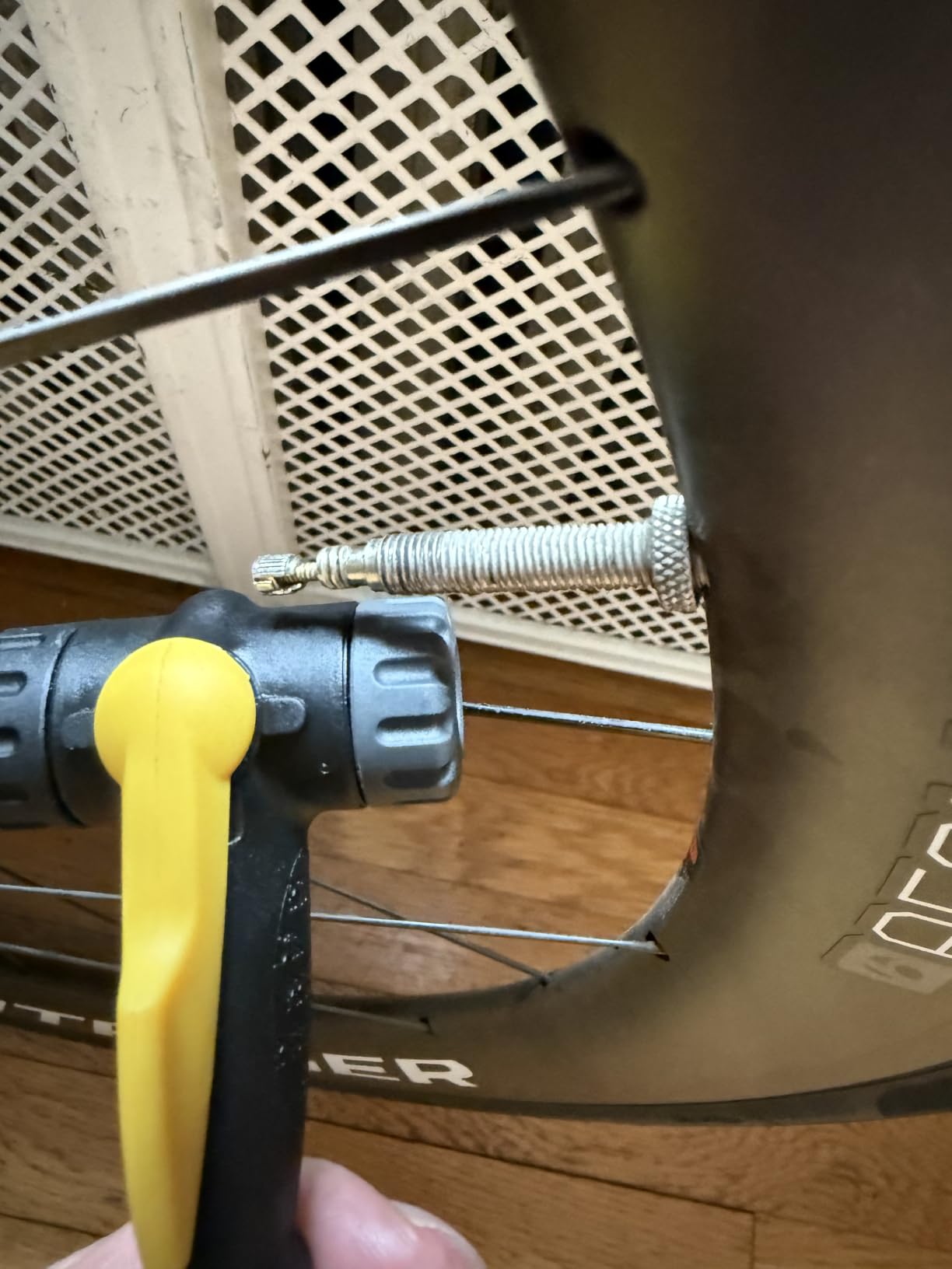 Topeak JoeBlow Max Hp Bike Floor Pump, 160 Psi/11 Bar, TwinHead, fits Presta, Schrader, and Dunlop valves customer photo 1