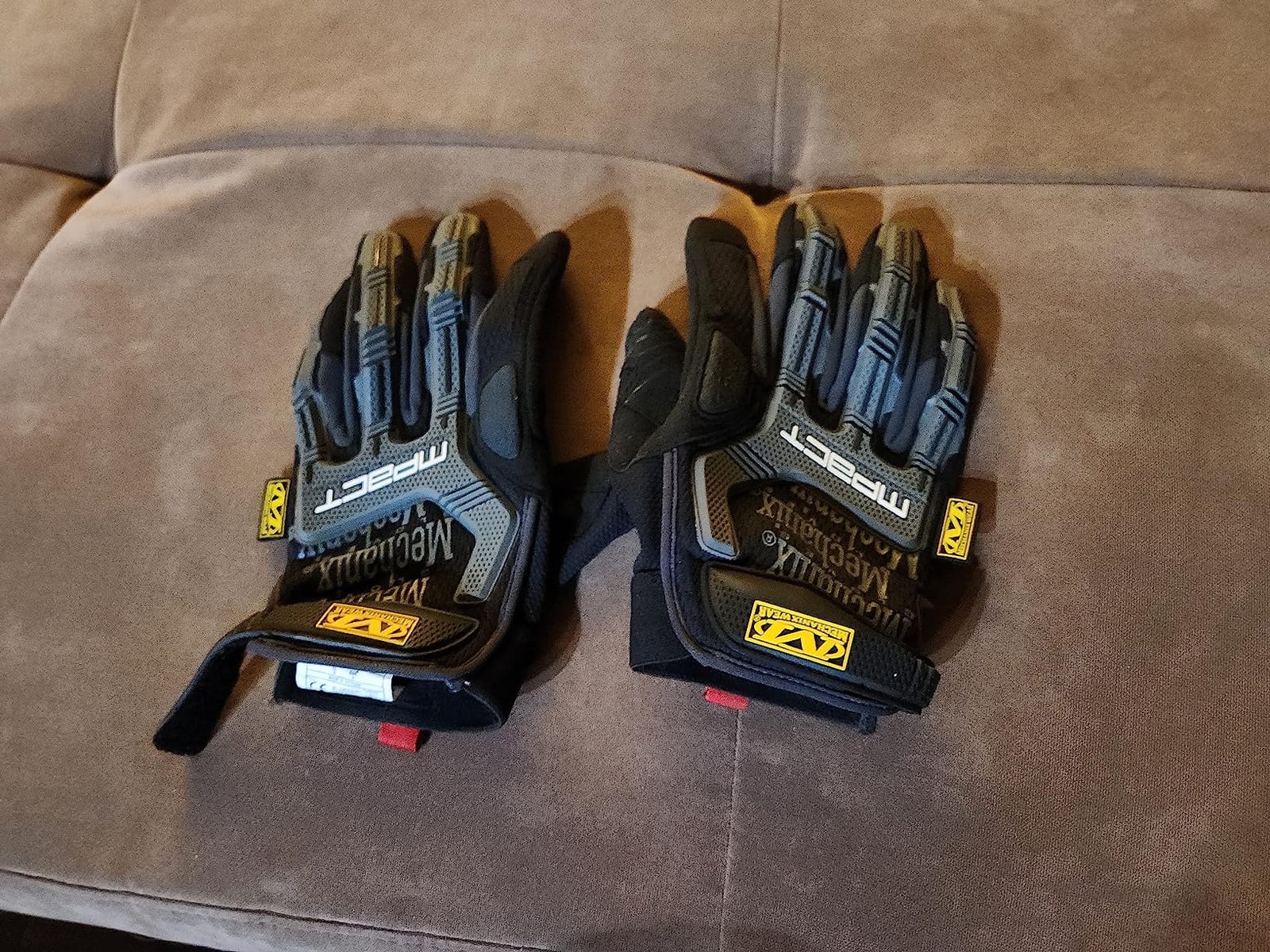 Mechanix Wear M-Pact Touchscreen Work Gloves, Large, Black | Impact-Resistant & Breathable Safety Gloves for Men, Machine Washable with Anti-Slip Grip for Heavy Duty Use customer photo 1