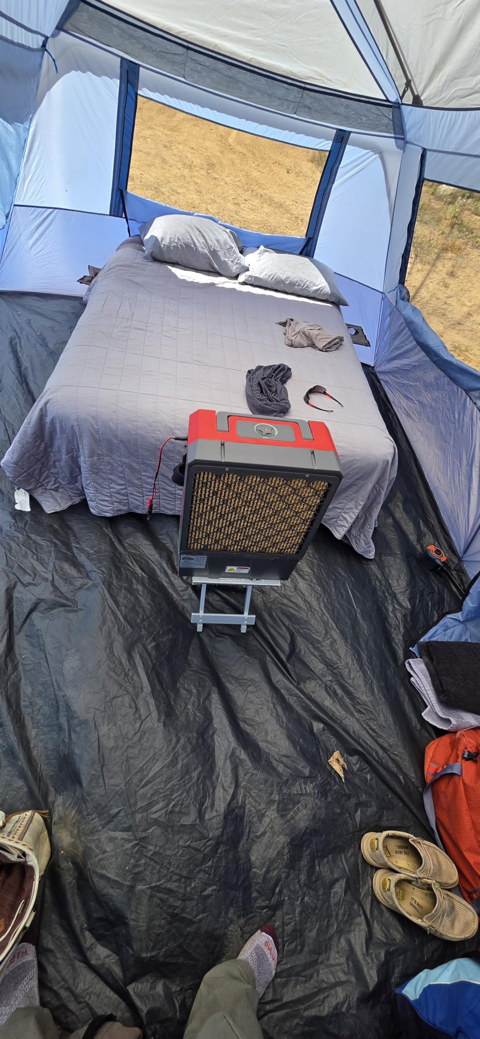 Coleman Queen-Size Airbed Cot Combination, Folding Air Mattress with Steel Frame & Side Table, Battery Pump Included, Great for Camping, Lounging, Elevated Sleeping, Guests, & More customer photo 2