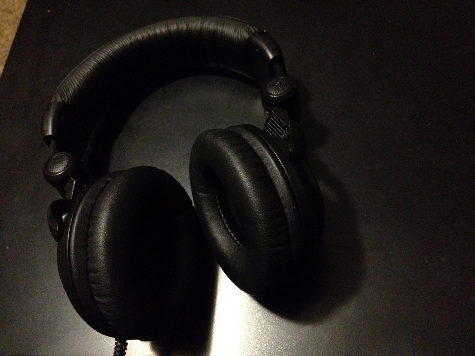 TASCAM TH-02 Professional Studio Monitor Headphones, Wired, Over Ear - for Recording, Podcast, DJ, Music and Guitar, with 1/4 Inch Jack Adapter customer photo 1