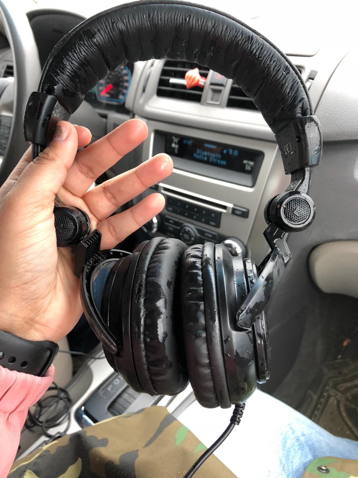 TASCAM TH-02 Professional Studio Monitor Headphones, Wired, Over Ear - for Recording, Podcast, DJ, Music and Guitar, with 1/4 Inch Jack Adapter customer photo 2