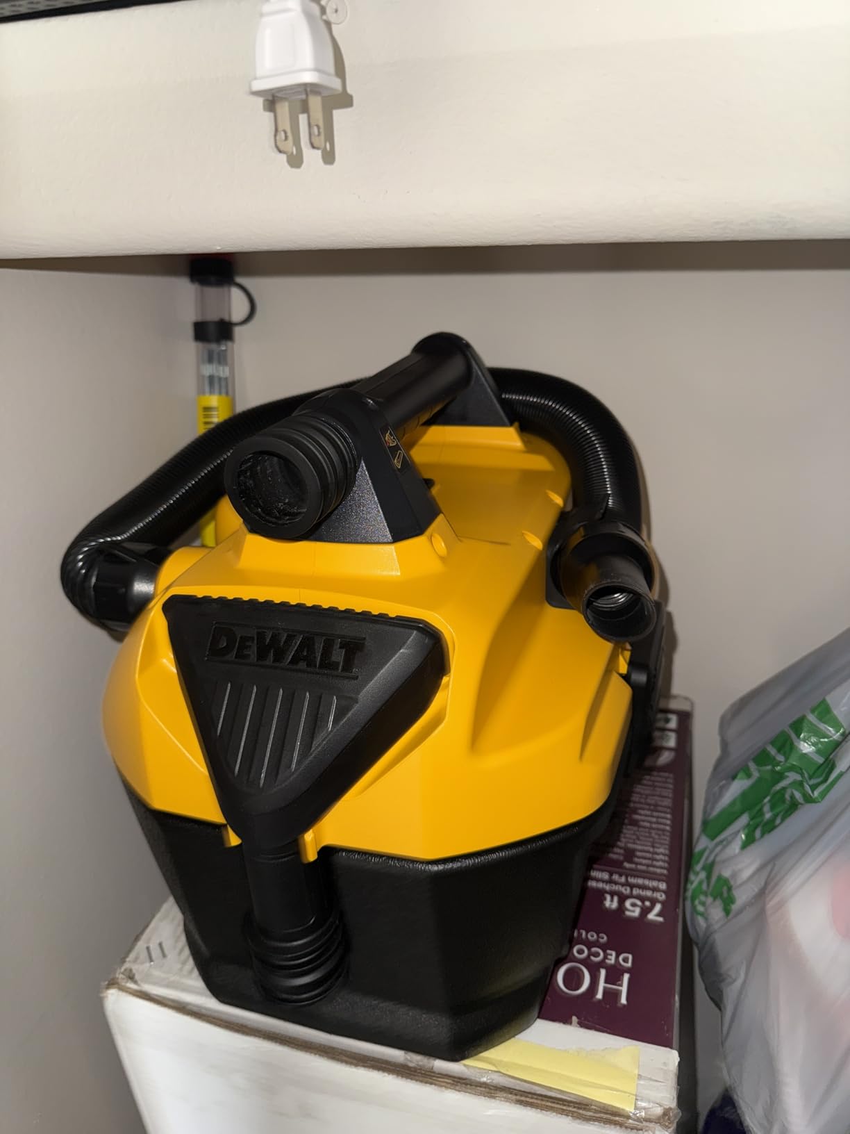 DEWALT 20V MAX Cordless Shop Vac, Wet Dry Vacuum Cleaner, Portable 2 Gallon Wet Dry Vac, Strong Suction Shop Vacuum with HEPA Filter, Tool Only (DCV580H) customer photo 1