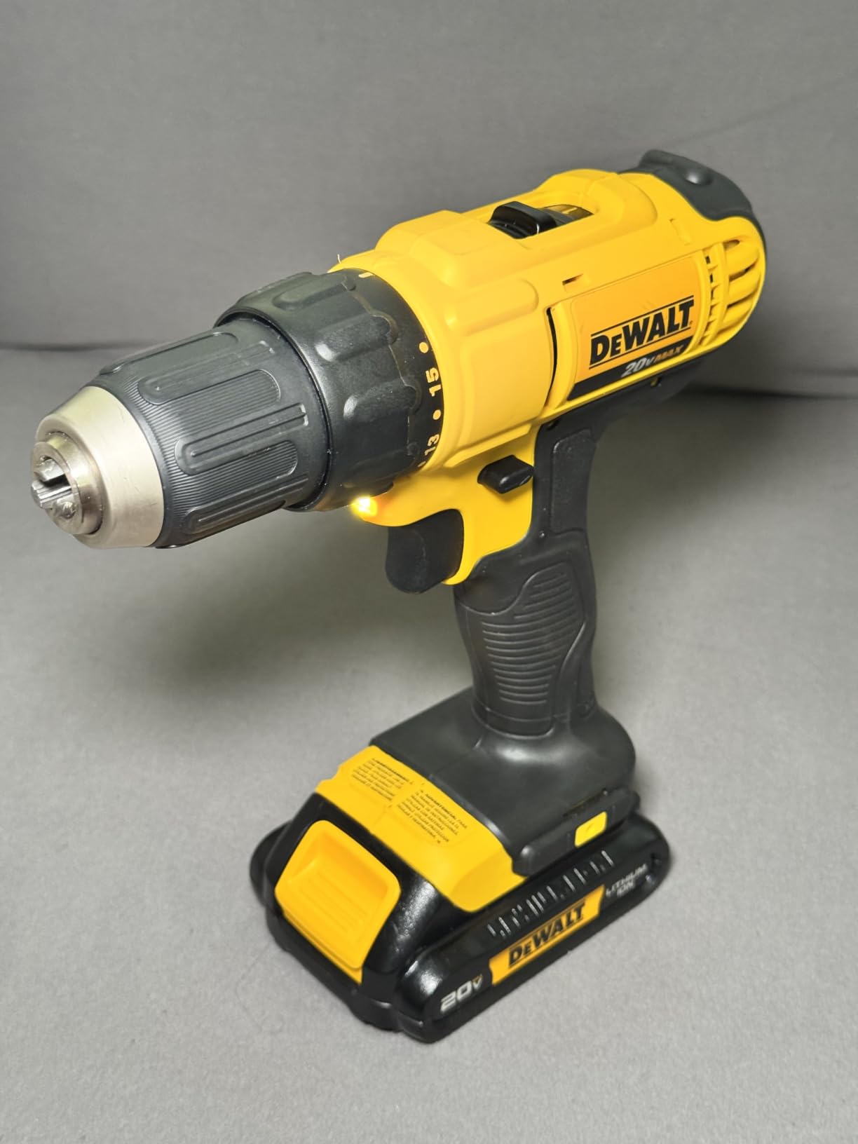 DEWALT 20V MAX Cordless Drill and Impact Driver, Power Tool Combo Kit, Includes 2 Batteries, Charger and Bag (DCK240C2) customer photo 1
