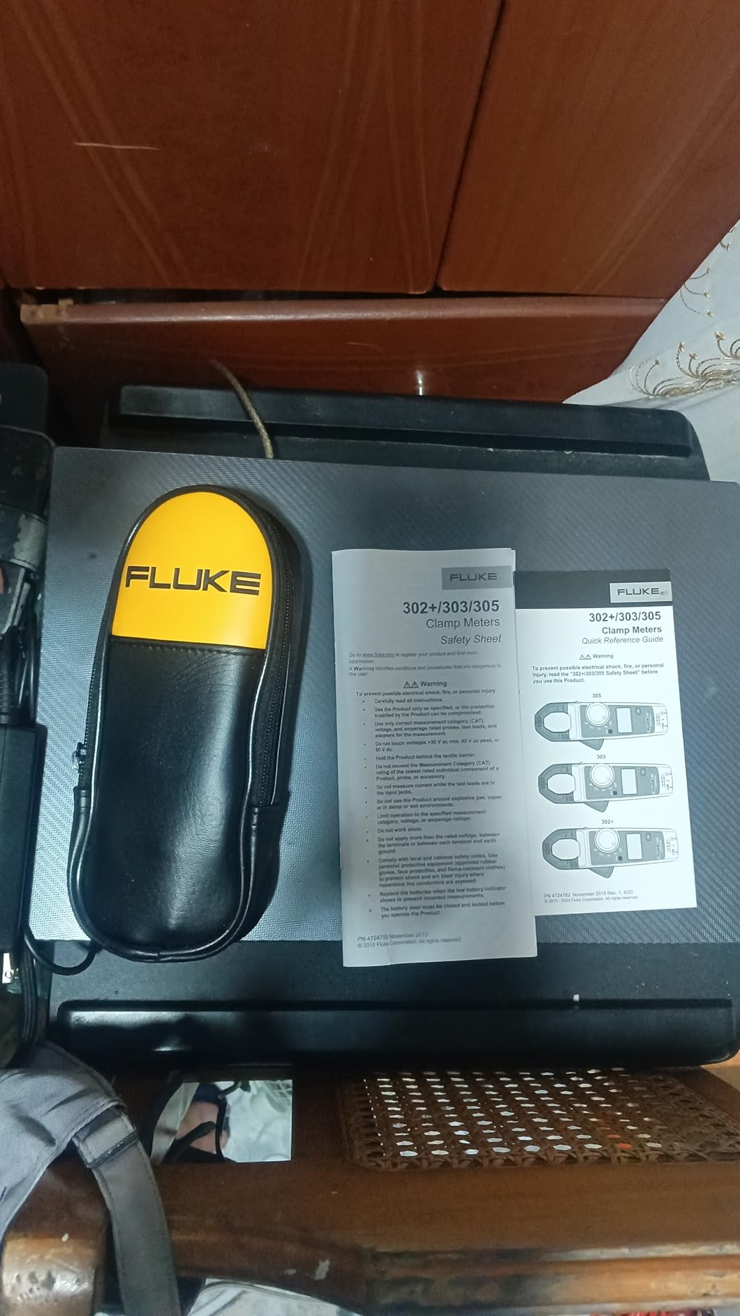 Fluke 302+ Digital Clamp Meter, 30mm Jaw, Measures AC Current to 400A, Measures AC/DC Voltage to 600V, Includes 2 Year Warranty customer photo 2