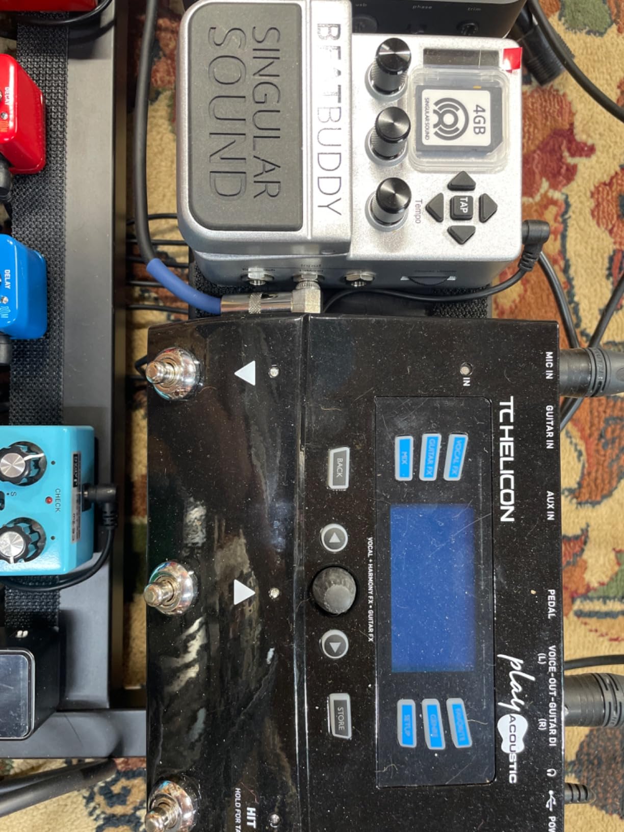 TC Helicon PLAY ACOUSTIC 3-Button Vocal and Acoustic Guitar Effects Stompbox with BodyRez and Looping customer photo 2