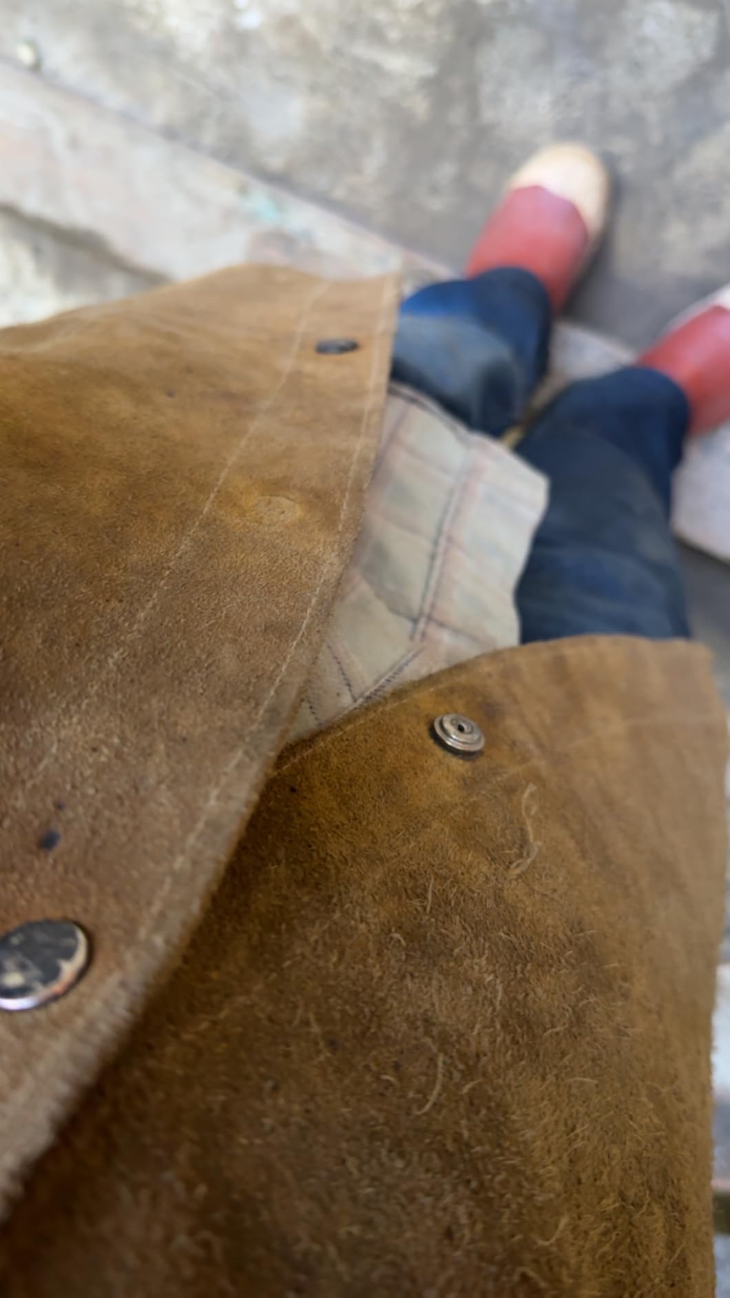 Lincoln Electric KH807L Flame-Resistant Heavy Duty Leather Welding Jacket, Brown, Large customer photo 2