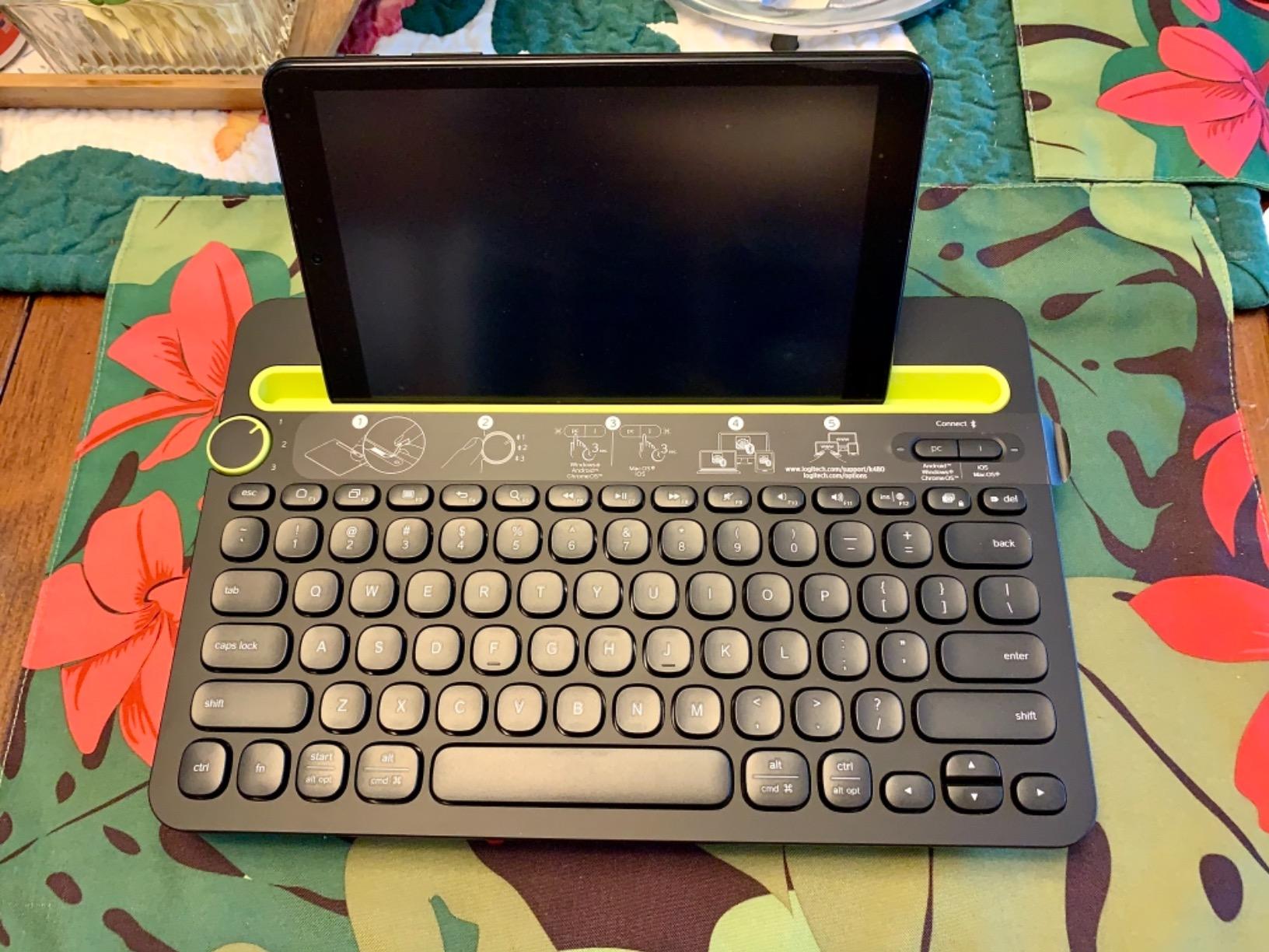 Logitech K480 Wireless Multi-Device Keyboard for Windows, macOS, iPadOS, Android or Chrome OS, Bluetooth, Compact, Compatible with PC, Mac, Laptop, Smartphone, Tablet - Black customer photo 1