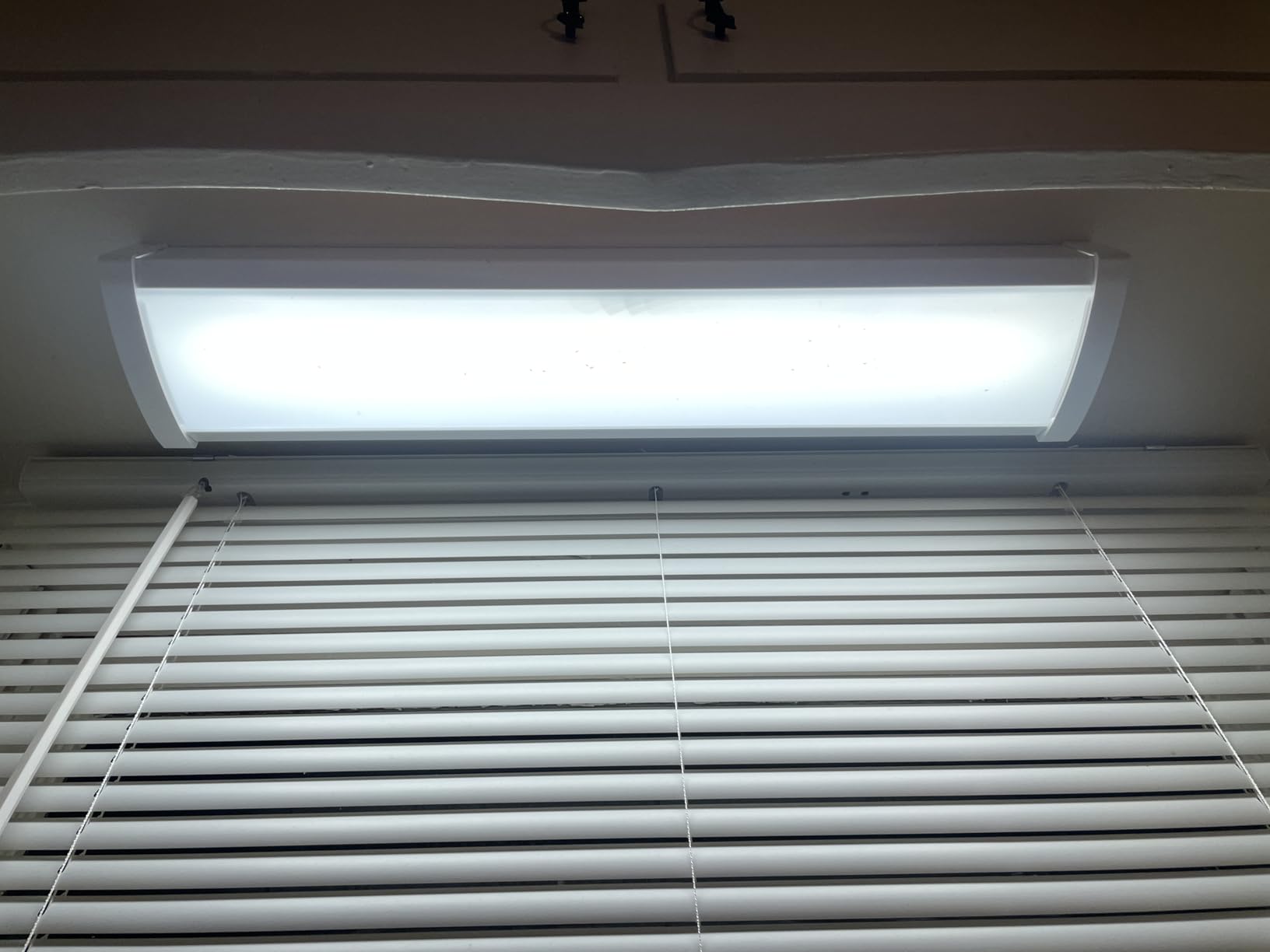 Lithonia Lighting 4' Low-Profile LED Wraparound Light Fixture, 4000K, 120V, 48-Inch LED Flush Mount Ceiling Light, 4000K Cool White Color Temperature (FMLWL 48 840) customer photo 1