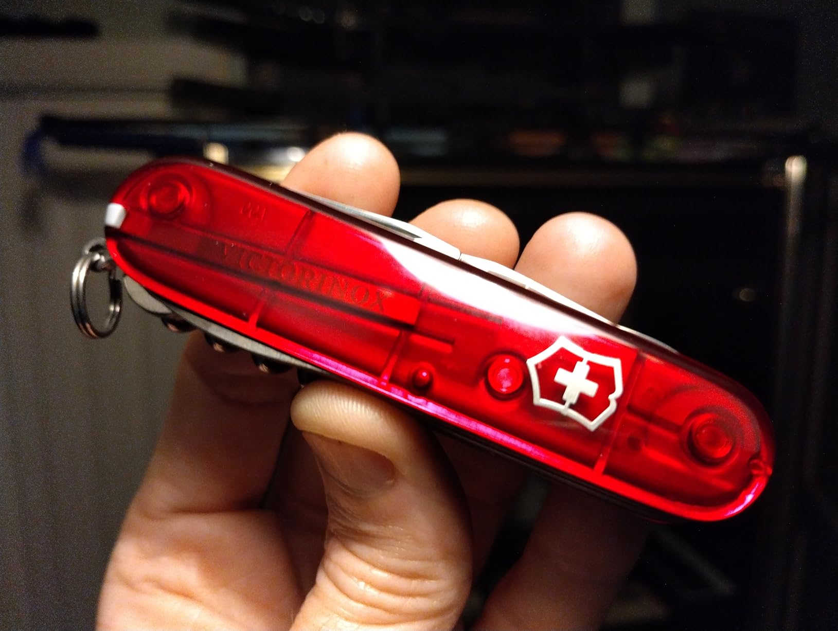 Victorinox Huntsman Swiss Army Knife, 15 Functions, Swiss Made Pocket Knife with Large Blade, Screwdriver, Scissors and Wood Saw - Red customer photo 2