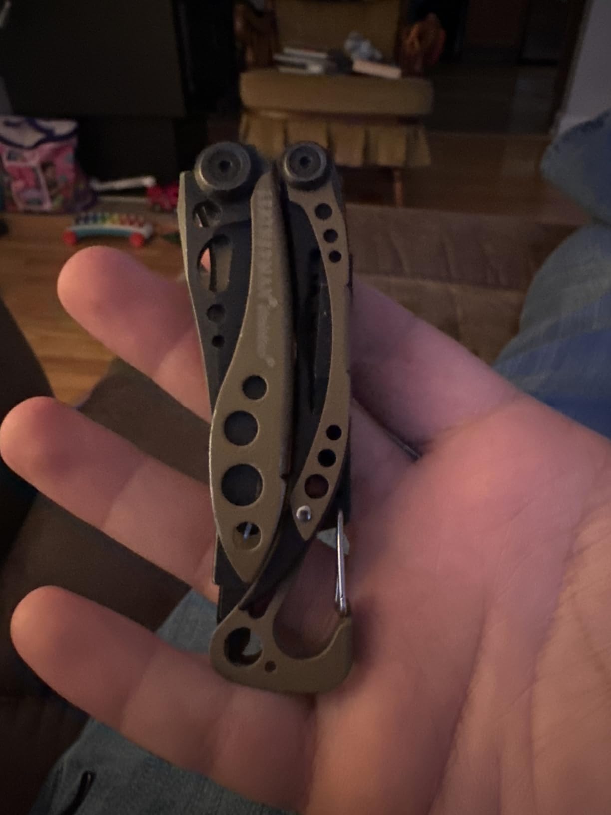LEATHERMAN Skeletool 7-in-1 Lightweight Multi-Tool, Stainless Steel | Open-Frame Design with Carabiner Clip, Needlenose Pliers, Combo Knife & Bottle Opener for EDC & Outdoors customer photo 1