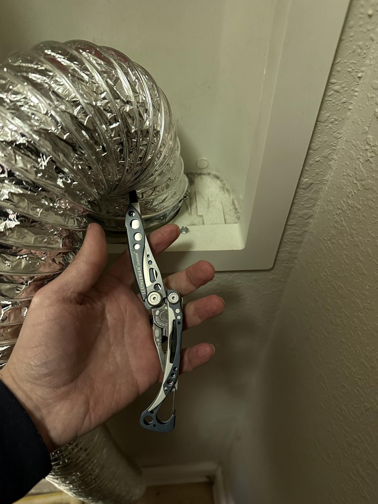 LEATHERMAN Skeletool 7-in-1 Lightweight Multi-Tool, Stainless Steel | Open-Frame Design with Carabiner Clip, Needlenose Pliers, Combo Knife & Bottle Opener for EDC & Outdoors customer photo 2