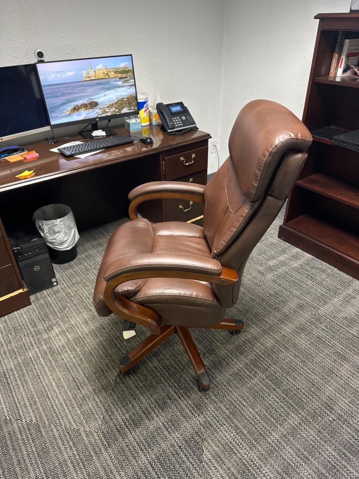 La-Z-Boy Bradley Bonded Leather Executive Chair (Roasted Chestnut) customer photo 1