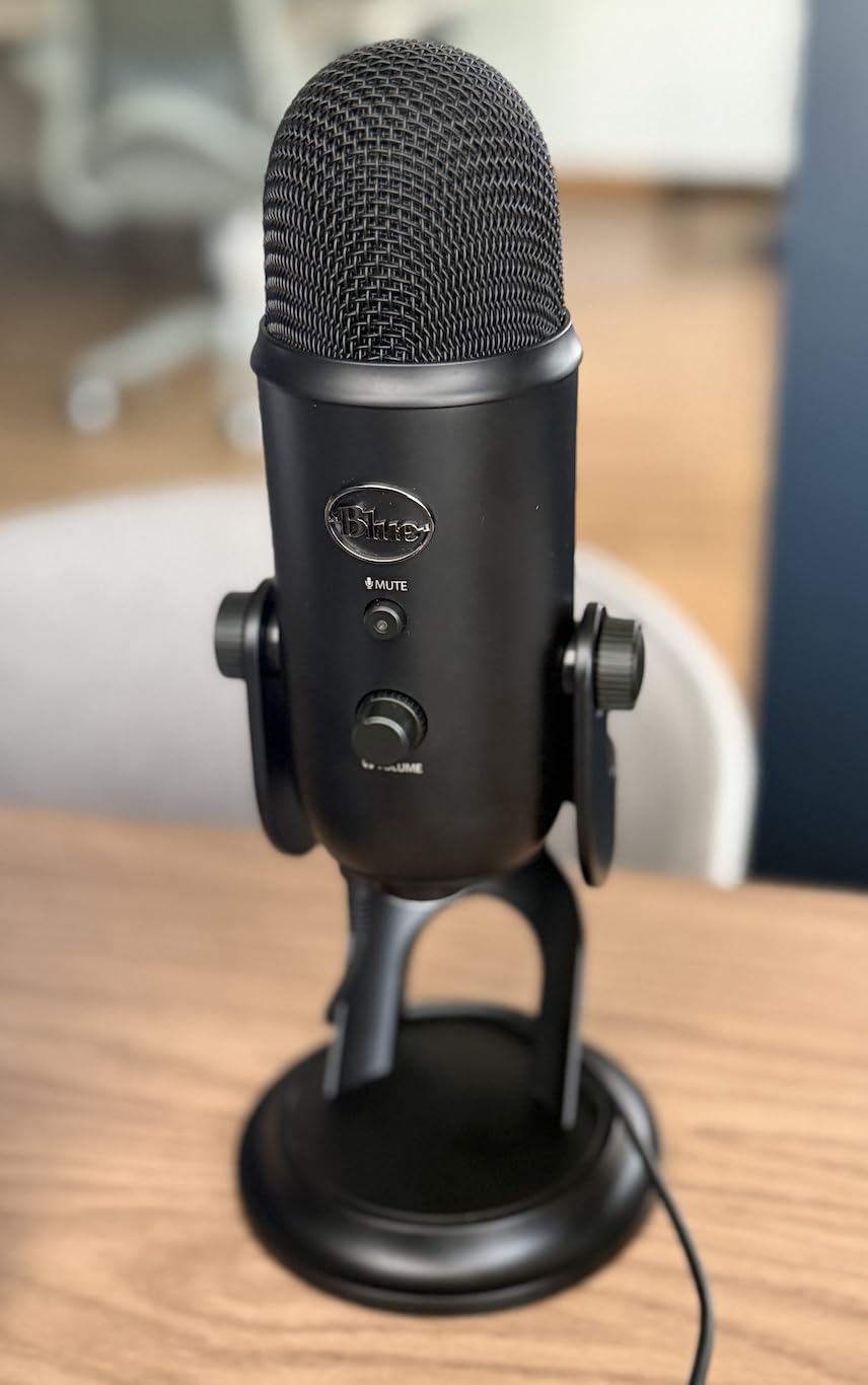 Logitech Creators Blue Yeti USB Microphone for PC, Mac, Gaming, Streaming, Podcasting, Studio and Computer Condenser Mic with Blue VO!CE Effects, 4 Pickup Patterns, Plug and Play - Midnight Blue customer photo 1