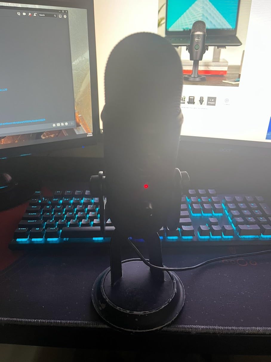 Logitech Creators Blue Yeti USB Microphone for PC, Mac, Gaming, Streaming, Podcasting, Studio and Computer Condenser Mic with Blue VO!CE Effects, 4 Pickup Patterns, Plug and Play - Midnight Blue customer photo 2