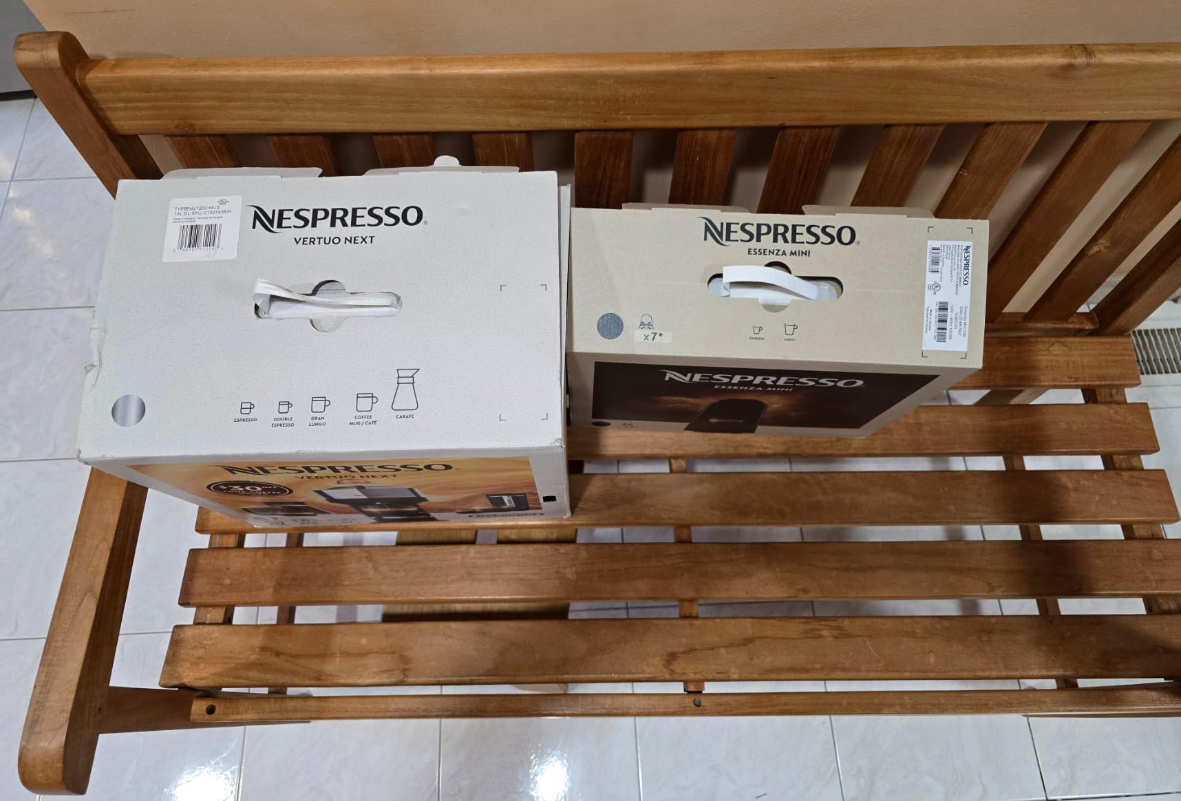 Essenza Mini Coffee and Espresso Machine by De'Longhi, 1150 watts, 110ml, Black | Piano black compact espresso machine with 19 bar pressure, 25 second heat-up and 2 programmable cup sizes: Espresso, Lungo. customer photo 1