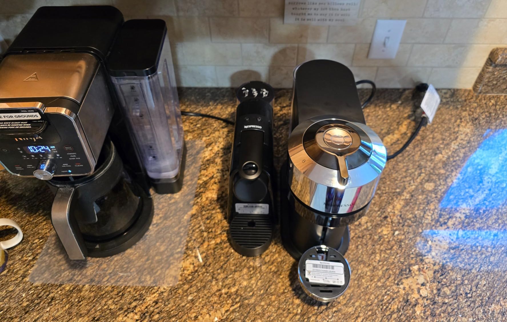 Essenza Mini Coffee and Espresso Machine by De'Longhi, 1150 watts, 110ml, Black | Piano black compact espresso machine with 19 bar pressure, 25 second heat-up and 2 programmable cup sizes: Espresso, Lungo. customer photo 2