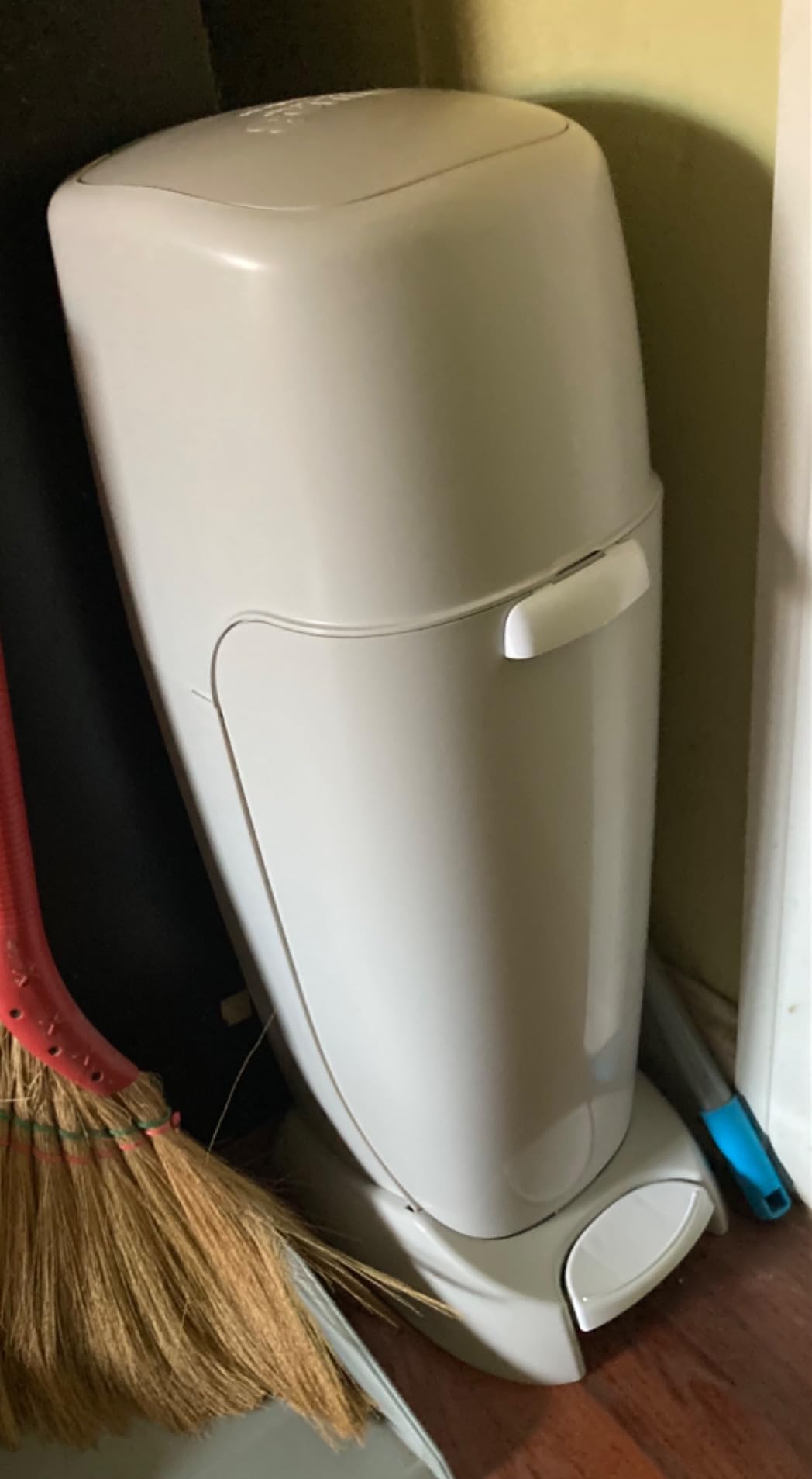 Diaper Genie Complete Diaper Pail (White) - Includes 1 Refill (Holds 270 Newborn Diapers) & 1 Carbon Filter customer photo 2