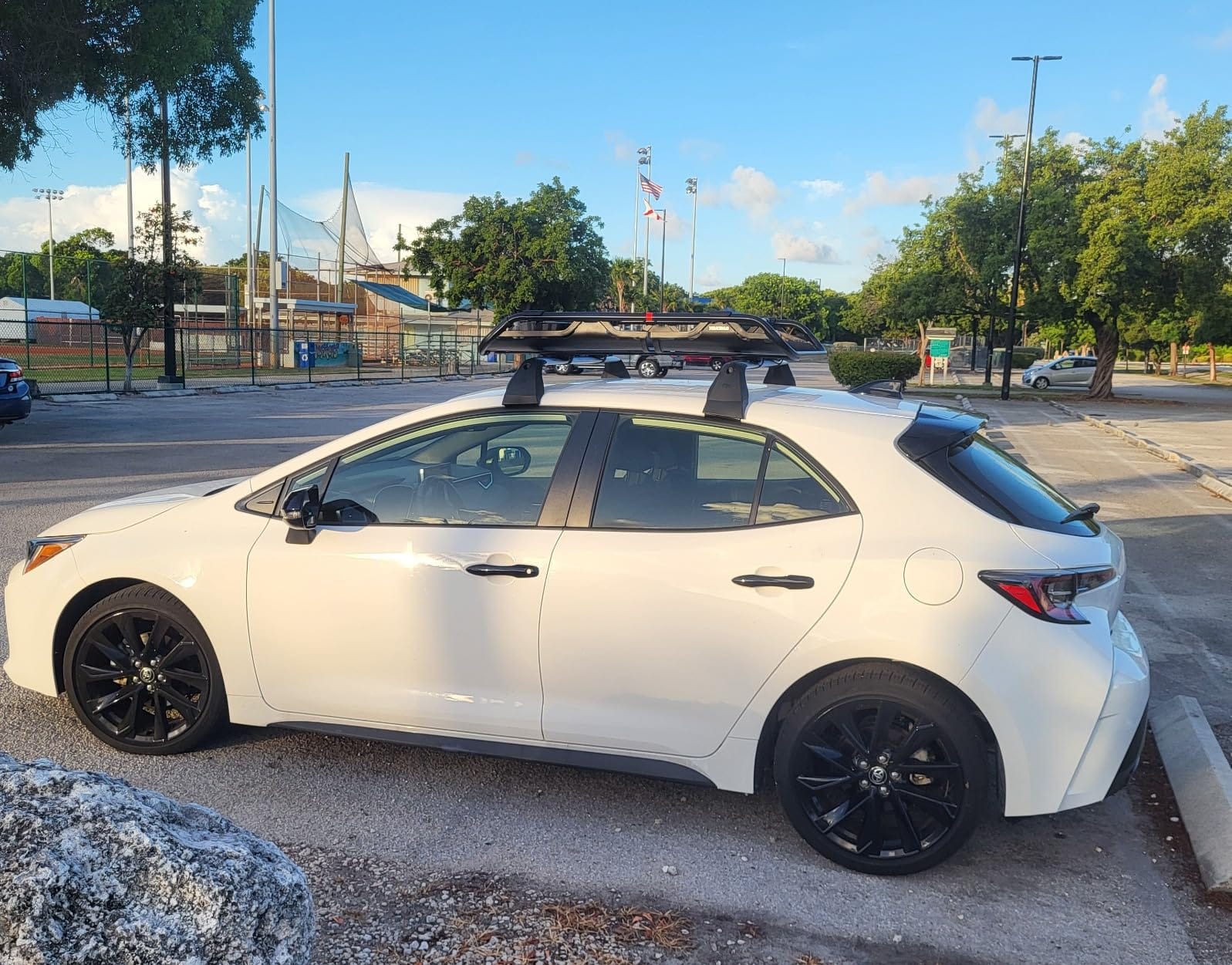 Yakima OffGrid Cargo Basket Steel Rooftop Carrier, Medium Size - Vehicle Roof Rack with Fairing, Quick Release Mount, and Universal Fit for Cars, SUVs, and Trucks customer photo 2