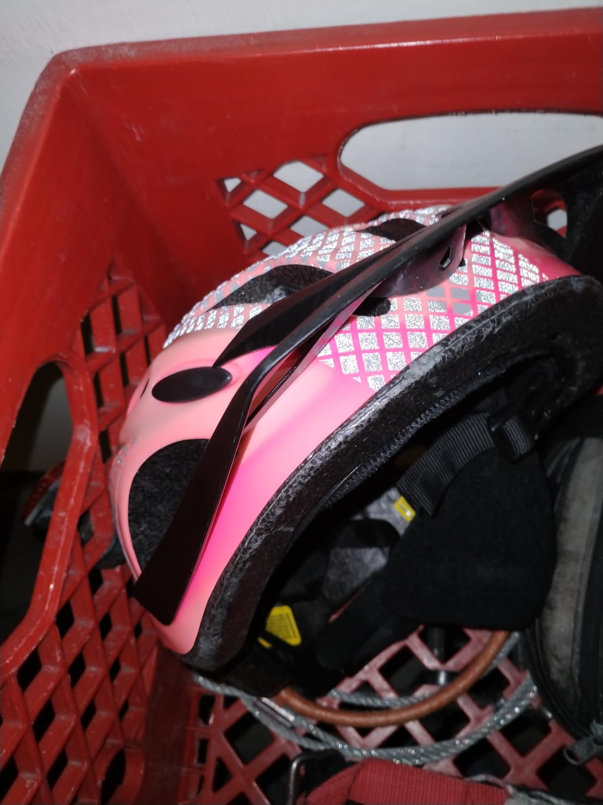 Schwinn Beam Lighted Helmet, Size 58 - 62 cm for Riders Ages 14+, Rear LED Light, Reflective Strips, Adjustable Dial and Straps, 17 Air Vents, Removable Visor, Bike Helmet customer photo 1
