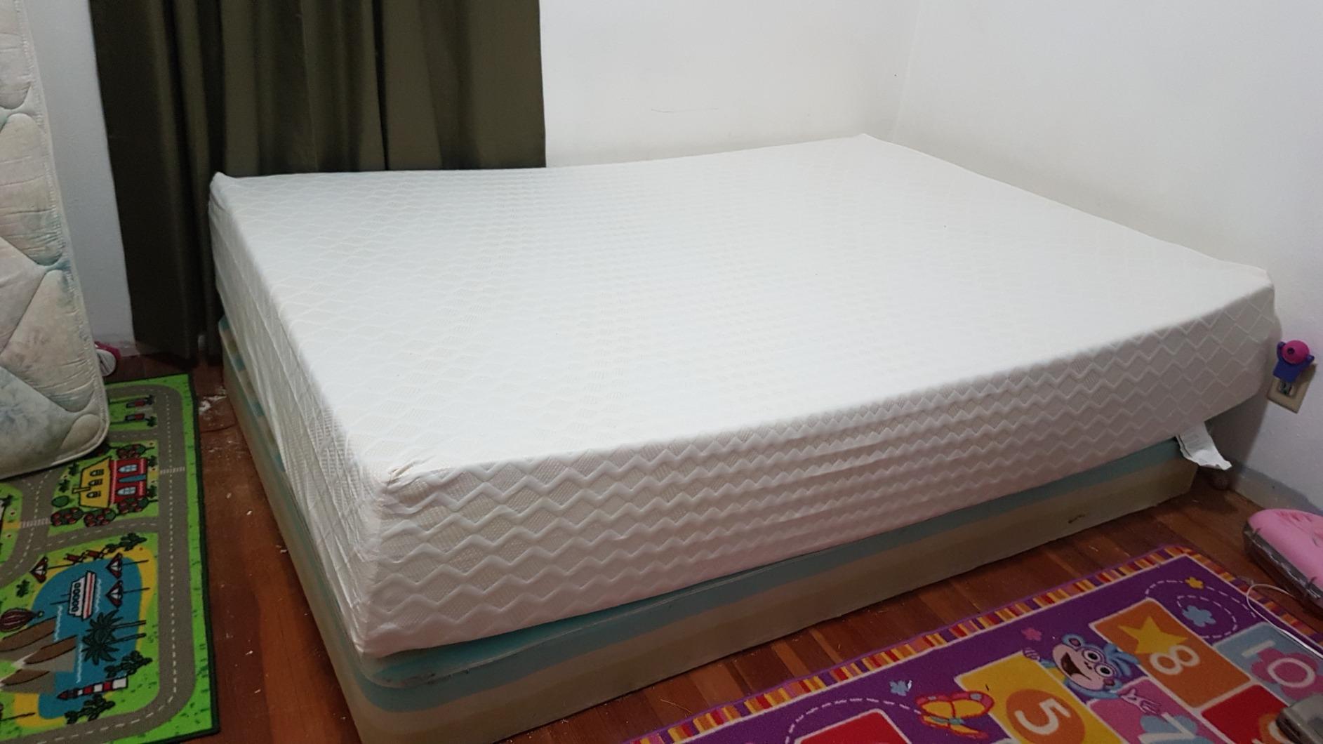 Signature Design by Ashley 12 Inch King Memory Foam Mattress in a Box | Medium Firm comfort with a 12-inch profile and pressure relief, Stretch knit cover customer photo 2