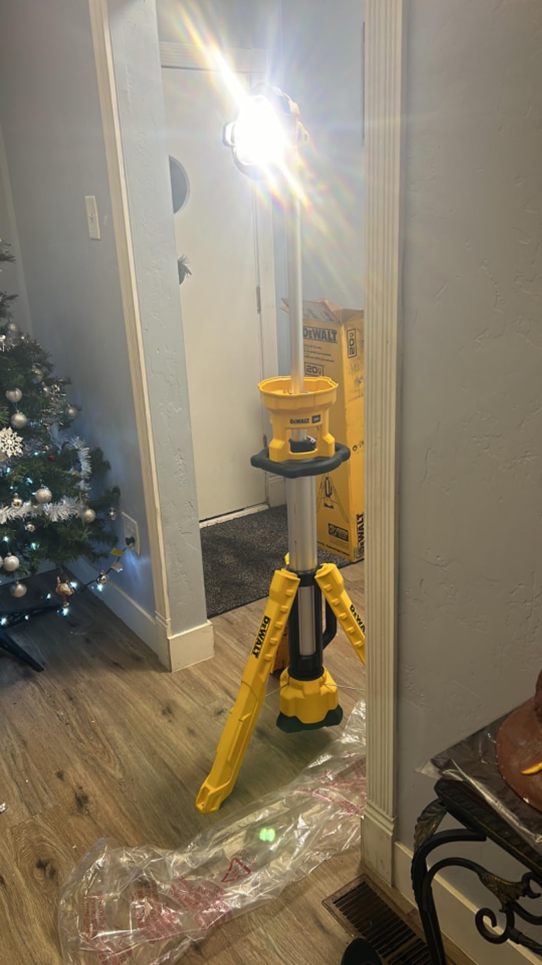 DEWALT 20V MAX LED Work Light with Stand, Tripod Light, 3000 Lumens of Brightness with 3 Modes, Tool Only (DCL079B) customer photo 2