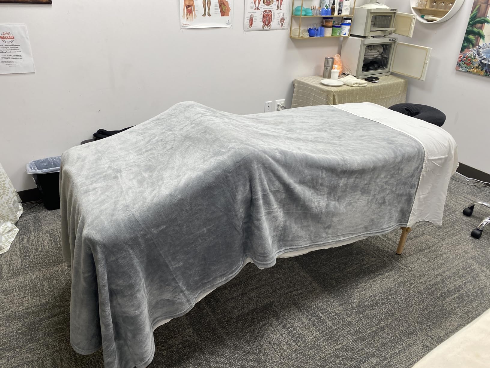 Saloniture Basic Portable Folding Massage Table - Black customer photo 2