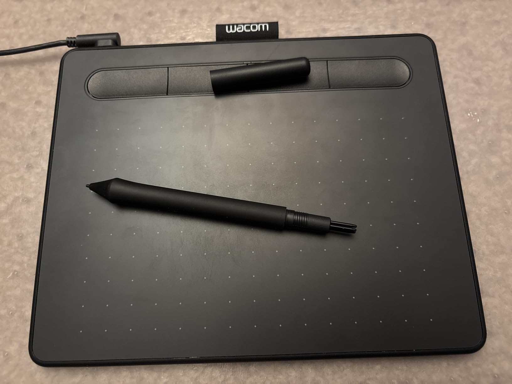 Wacom Intuos Small Graphics Drawing Tablet, Includes Training & Software; 4 Customizable ExpressKeys Compatible with Chromebook Mac Android & Windows, Black customer photo 1