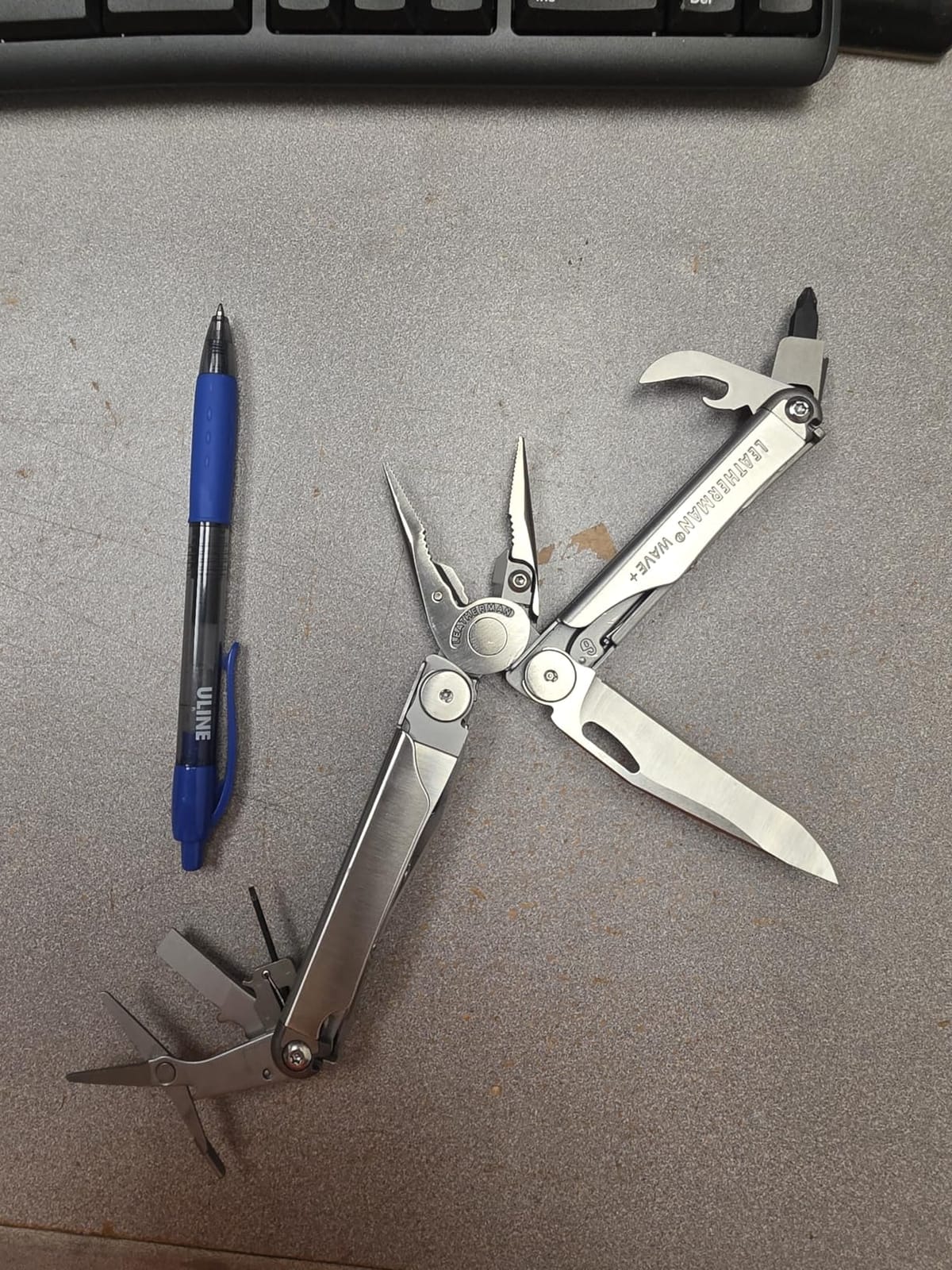LEATHERMAN Wave Plus 18-in-1 Multi-Tool, DIY and Outdoors, Stainless Steel | Outside-Accessible Blades, Replaceable Wire Cutters, Spring-Action Scissors, Locking Tools customer photo 1