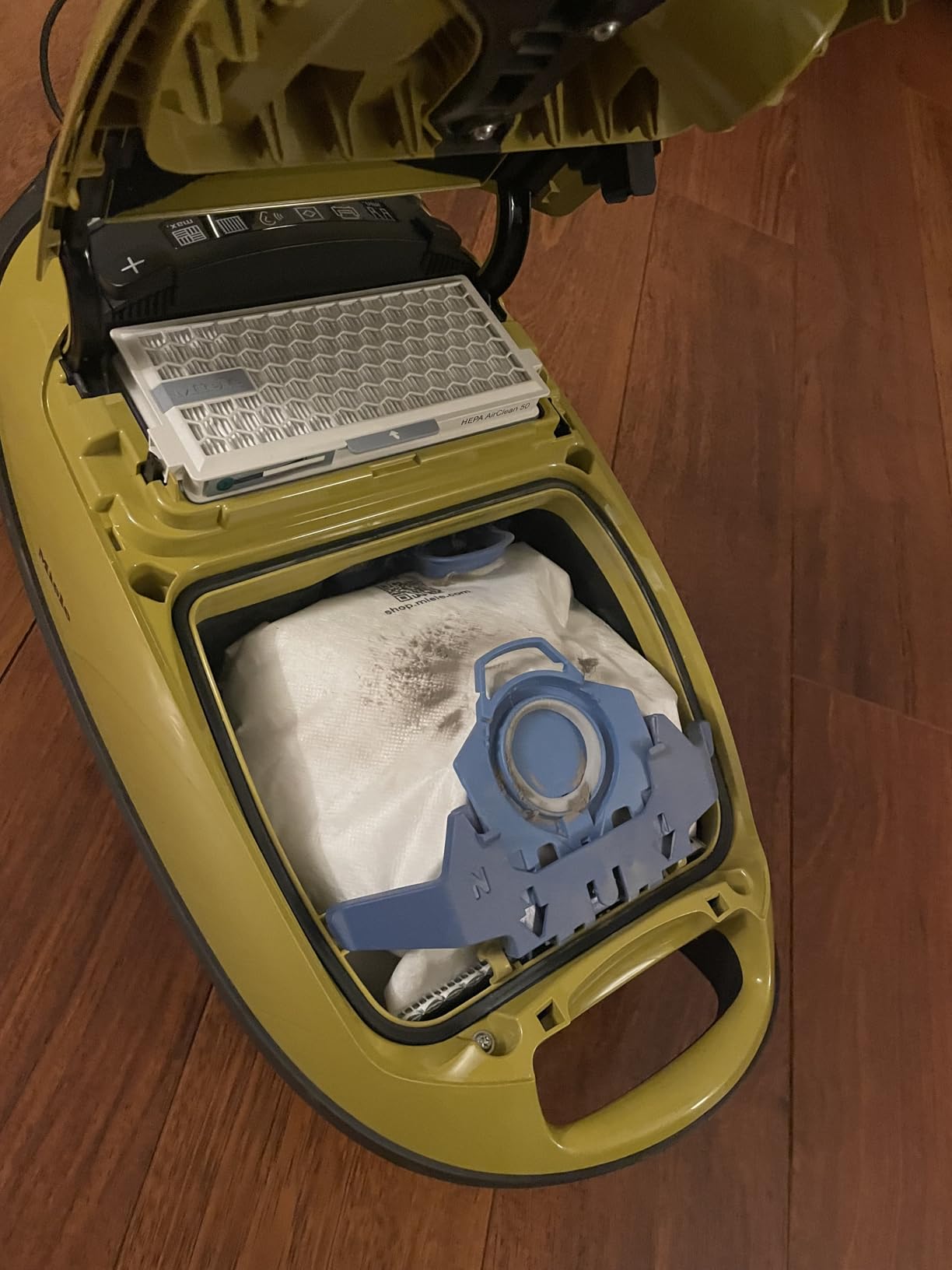Miele Complete C3 Calima Bagged Canister Vacuum Cleaner with Turbobrush floorhead, Suitable for Low-Medium Pile Carpet and Hard Floors, in Curry Yellow customer photo 1
