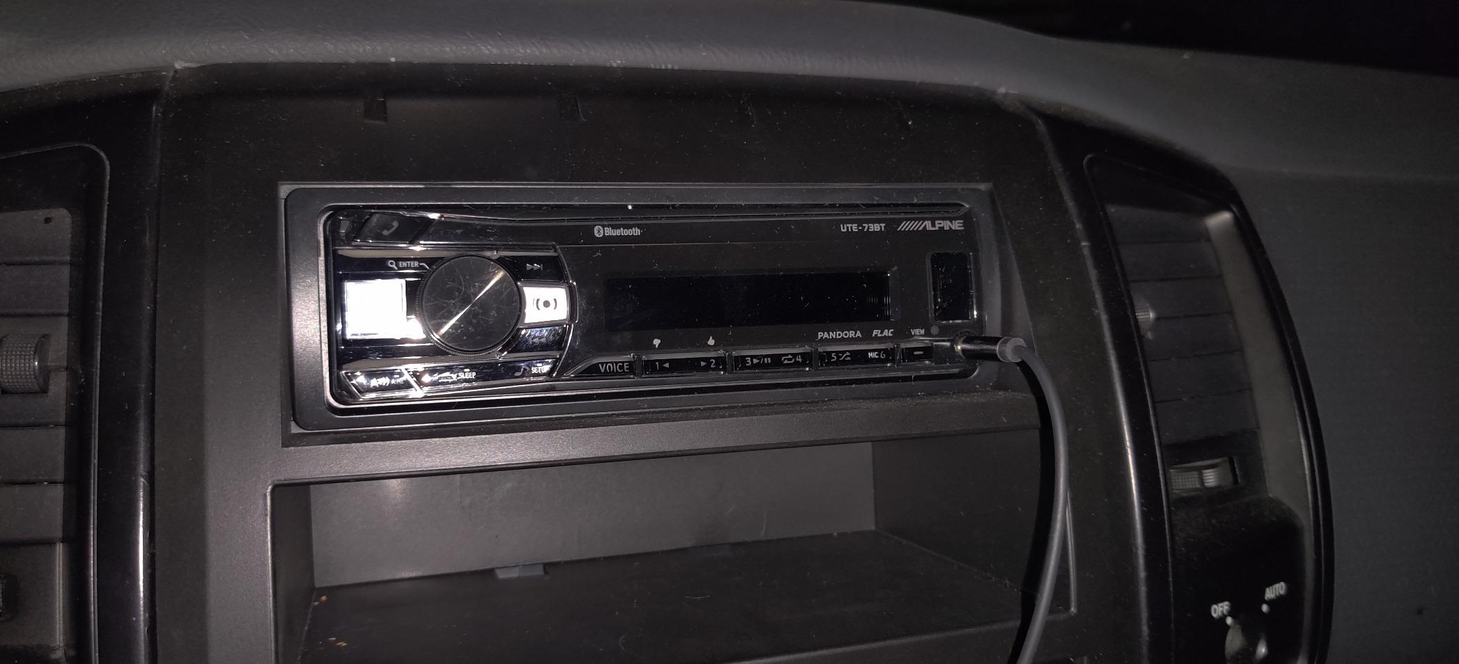 Alpine UTE-73BT Mech-Less Digital Media Receiver with Bluetooth® Wireless Technology customer photo 2