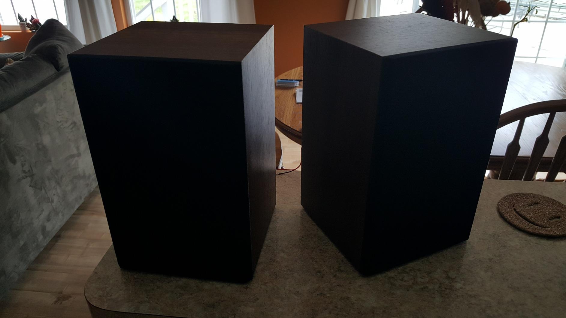 1 BY ONE Bluetooth Turntable HiFi System with 36 Watt Bookshelf Speakers (Walnut) customer photo 1