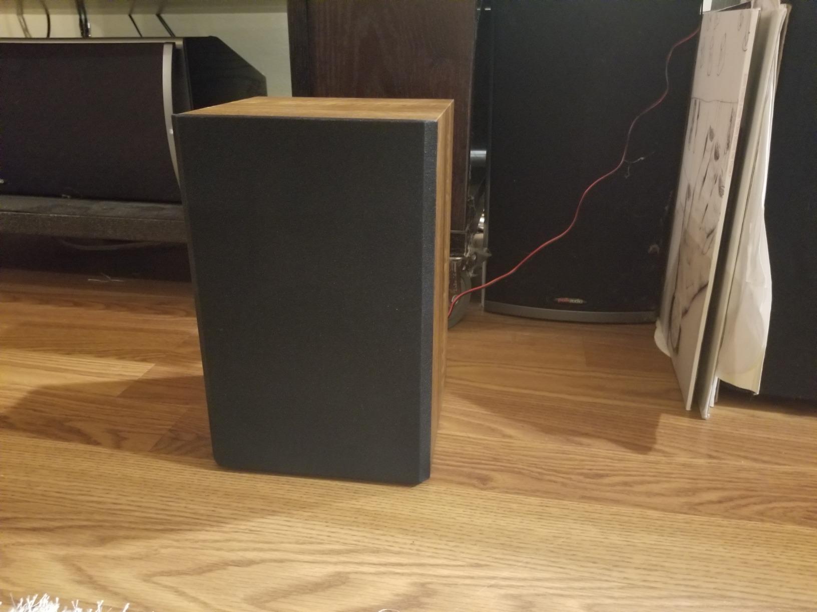 1 BY ONE Bluetooth Turntable HiFi System with 36 Watt Bookshelf Speakers (Walnut) customer photo 2