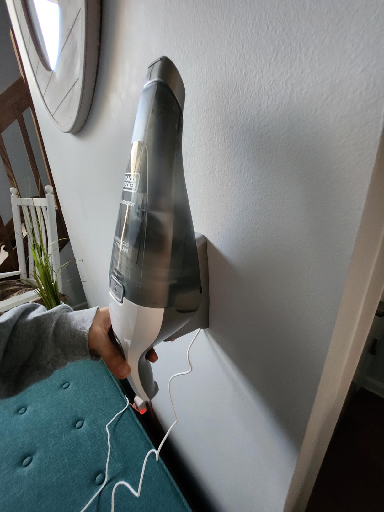 BLACK+DECKER dustbuster Cordless Handheld Vacuum, Portable Car Vacuum Cordless Rechargeable, Wall Mount, Strong Suction QuickClean (HNVC215B10) customer photo 1