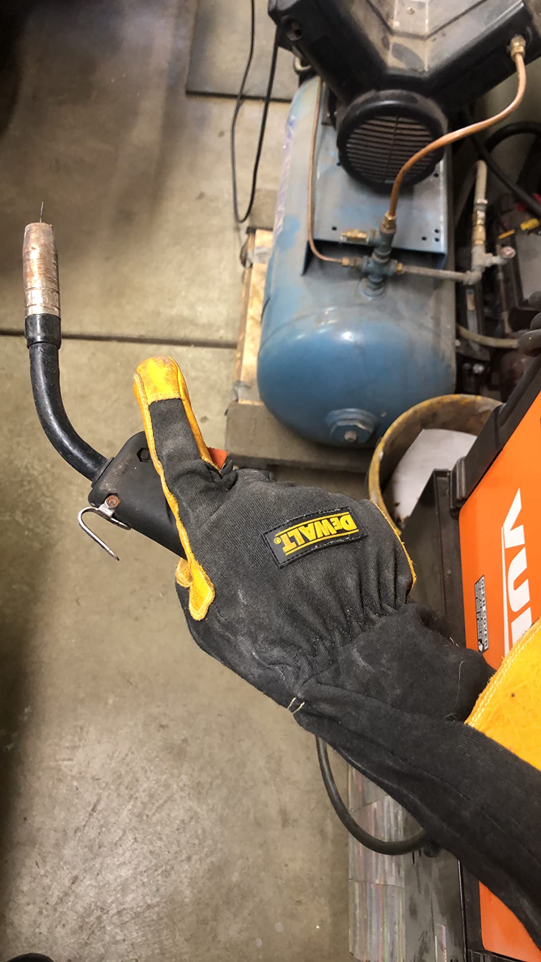 DEWALT Premium TIG Welding Gloves, Adjustable, Gauntlet-Style Cuff, Large customer photo 2