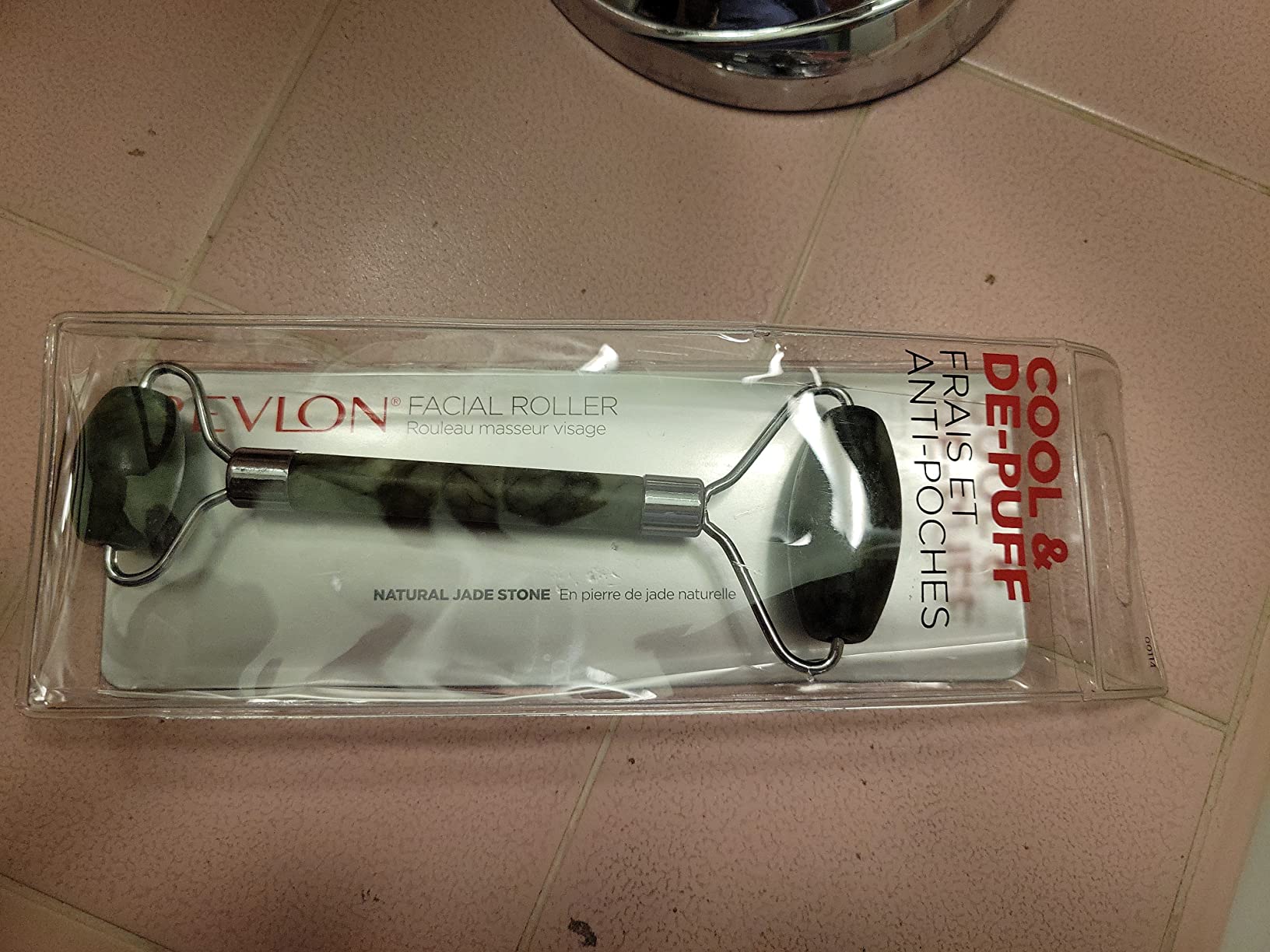 Revlon Jade Stone Face Roller, Dual-Sided Face Massager to Cool and De-Puff, Jade, 1 Count customer photo 2