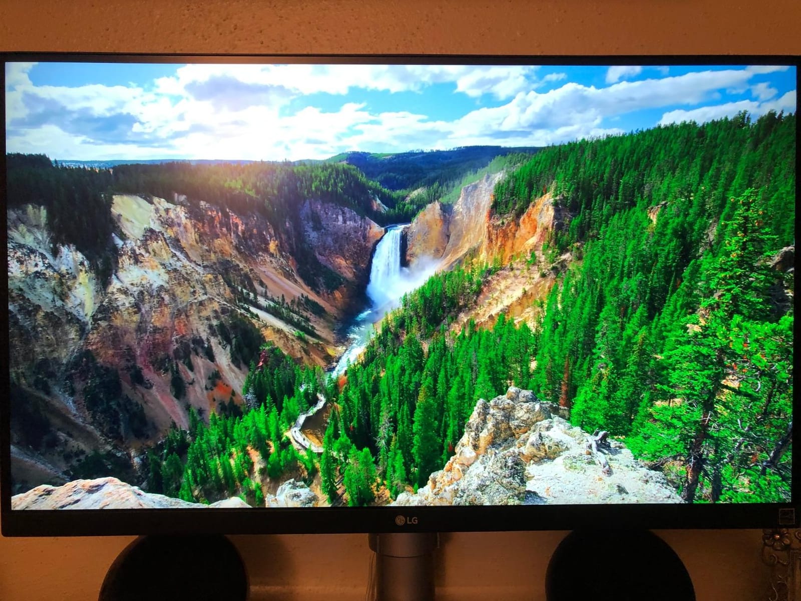 LG 27UL650-W 27