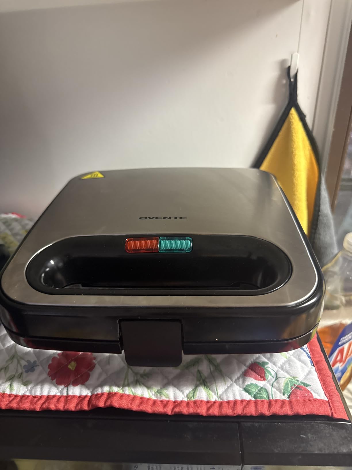 OVENTE Electric Sandwich Maker, 750W Non-Stick Plates, Black GPS401B | Perfect for Grilled Cheese, Tuna Melts, Omelets, French Toast, Breakfast Favorites, Light Meals, and Snacks customer photo 1